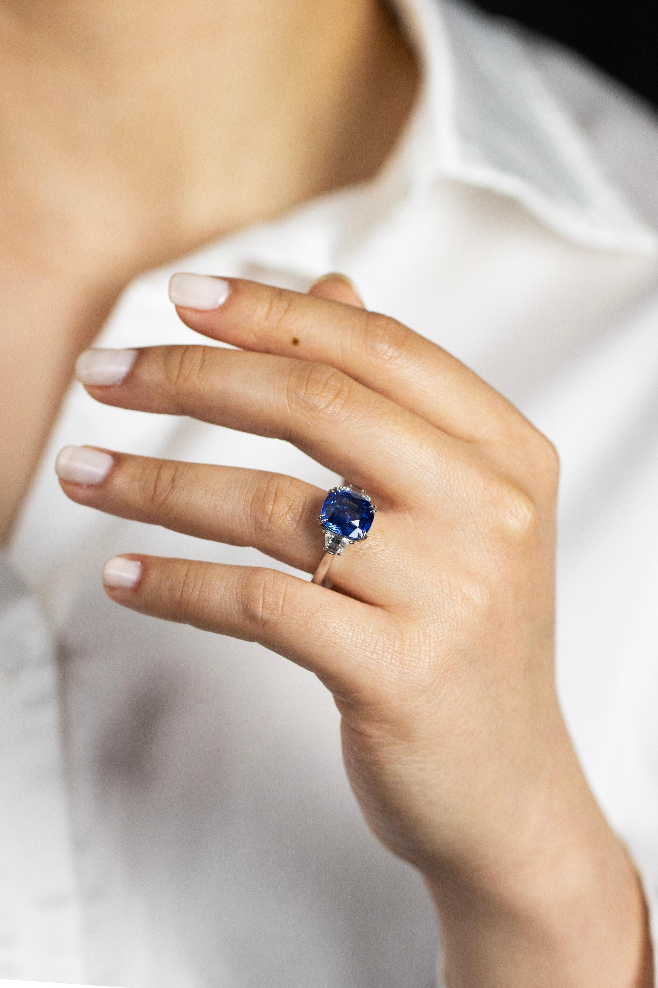 Roman Malakov 6.10 Carats Cushion Cut Blue Sapphire Three-Stone Engagement Ring In New Condition For Sale In New York, NY