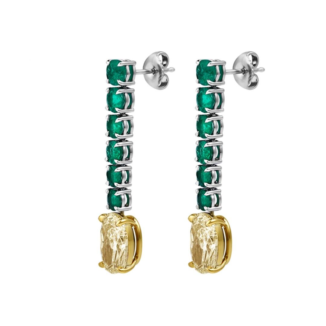 Contemporain Roman Malakov Diamonds 6.15 Carat Mixed Cut Diamond and Emerald Drop Earrings (Boucles d'oreilles pendantes en diamant et émeraude) en vente