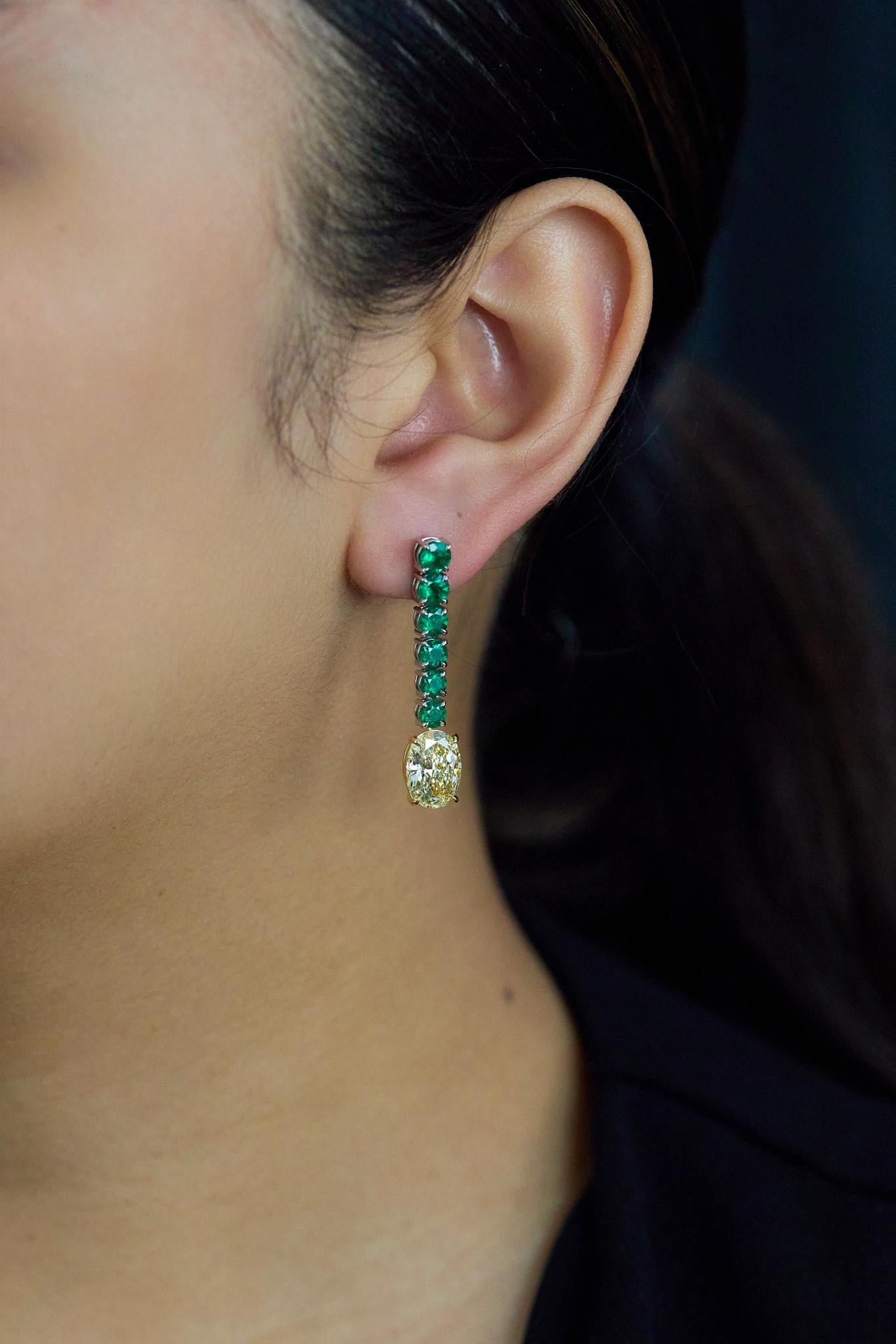 Roman Malakov Diamonds 6.15 Carat Mixed Cut Diamond and Emerald Drop Earrings (Boucles d'oreilles pendantes en diamant et émeraude) Pour femmes en vente