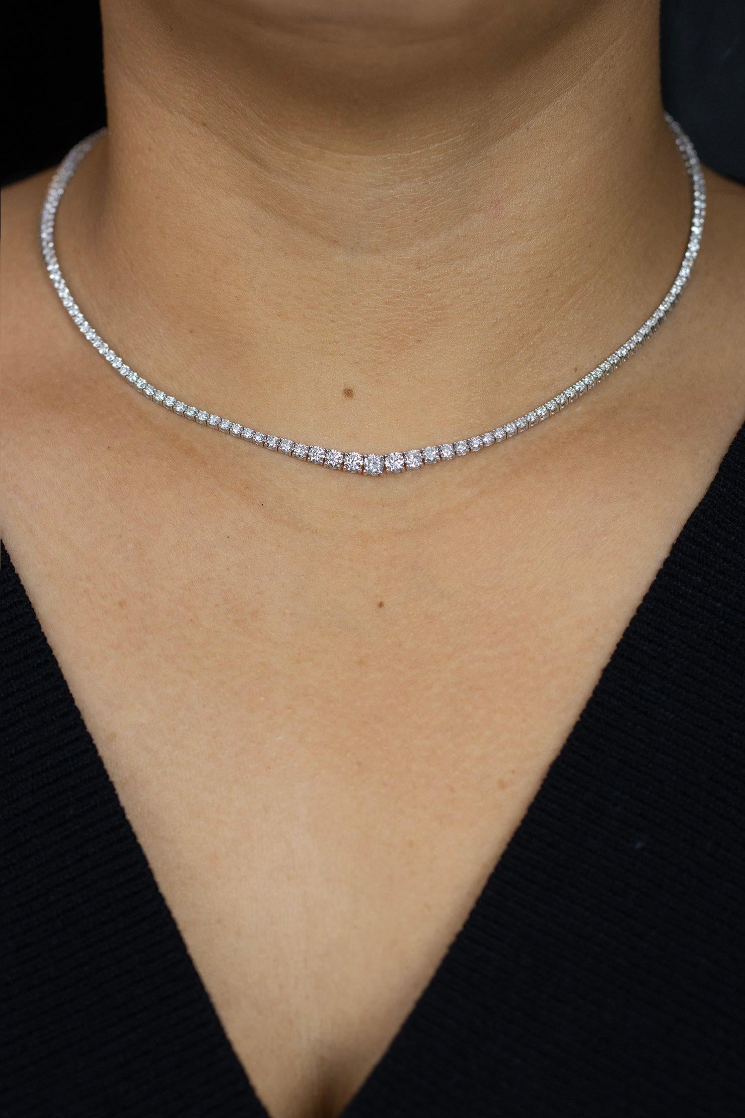 Roman Malakov 6.25 Karat Gesamt abgestufte runde Diamant Riviere Tennis-Halskette (Rundschliff) im Angebot