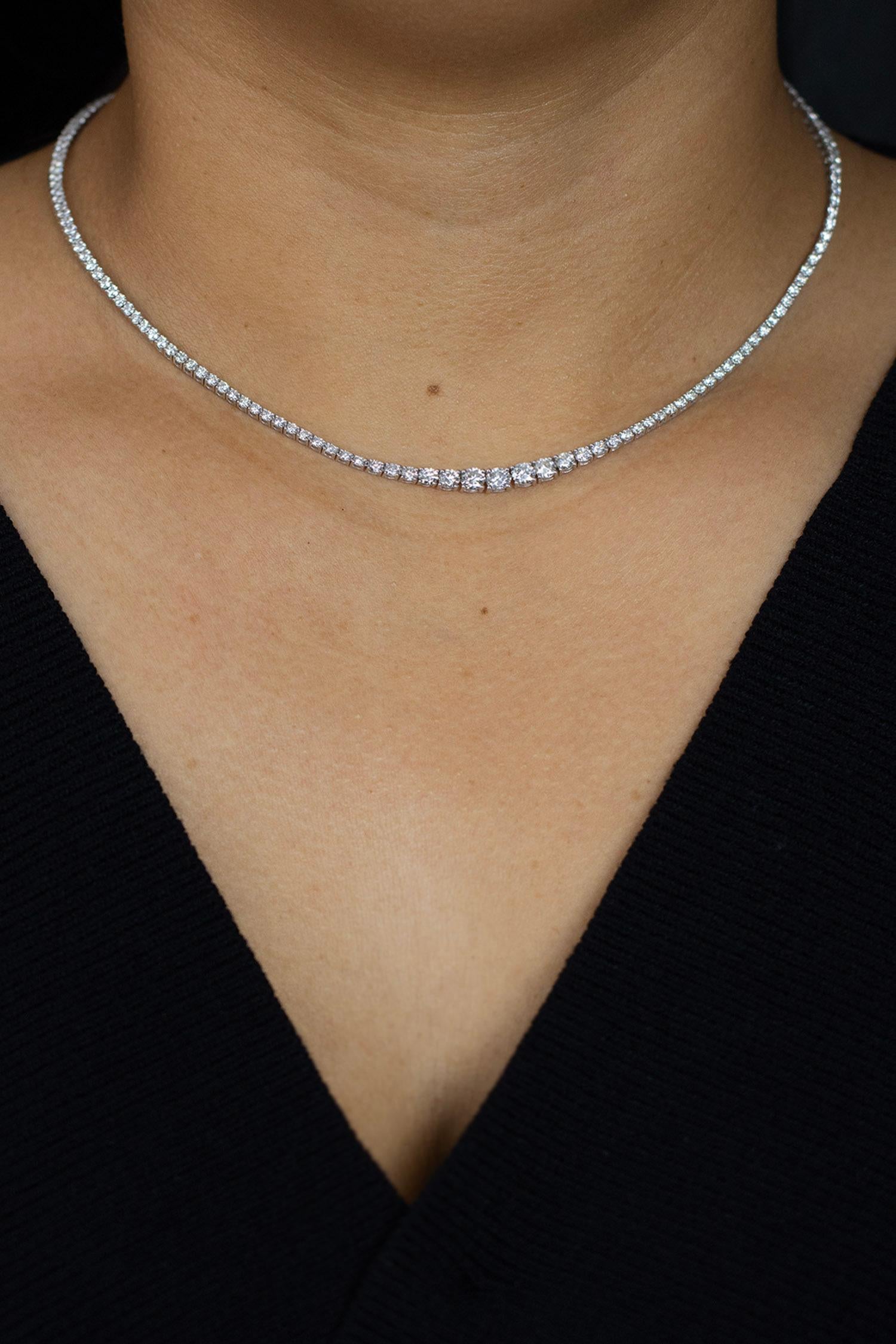 Roman Malakov 6.25 Karat Gesamt abgestufte runde Diamant Riviere Tennis-Halskette Damen im Angebot