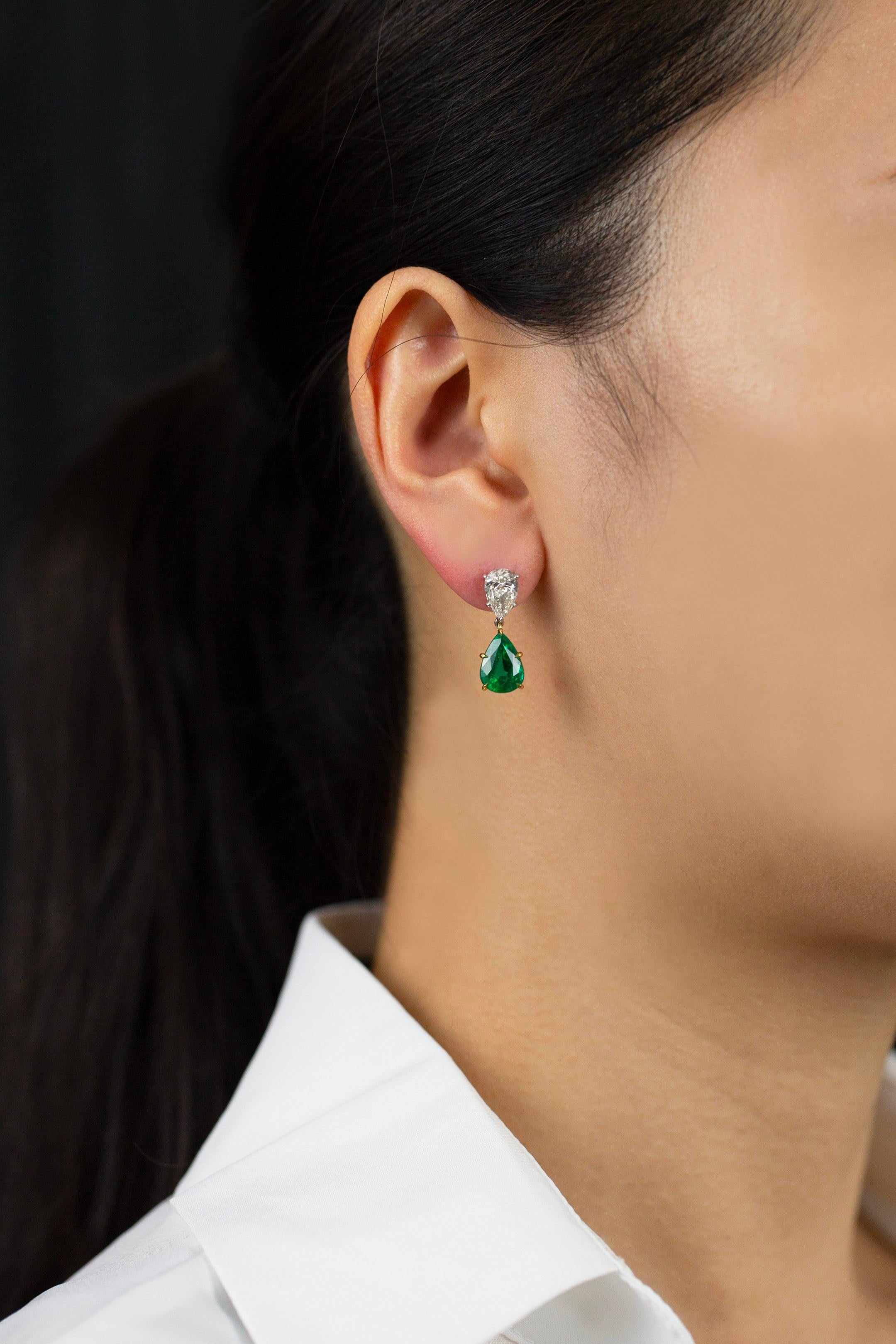 Contemporary Roman Malakov 6.30 Carats Total Pear Shape Emerald and Diamonds Drop Earrings For Sale