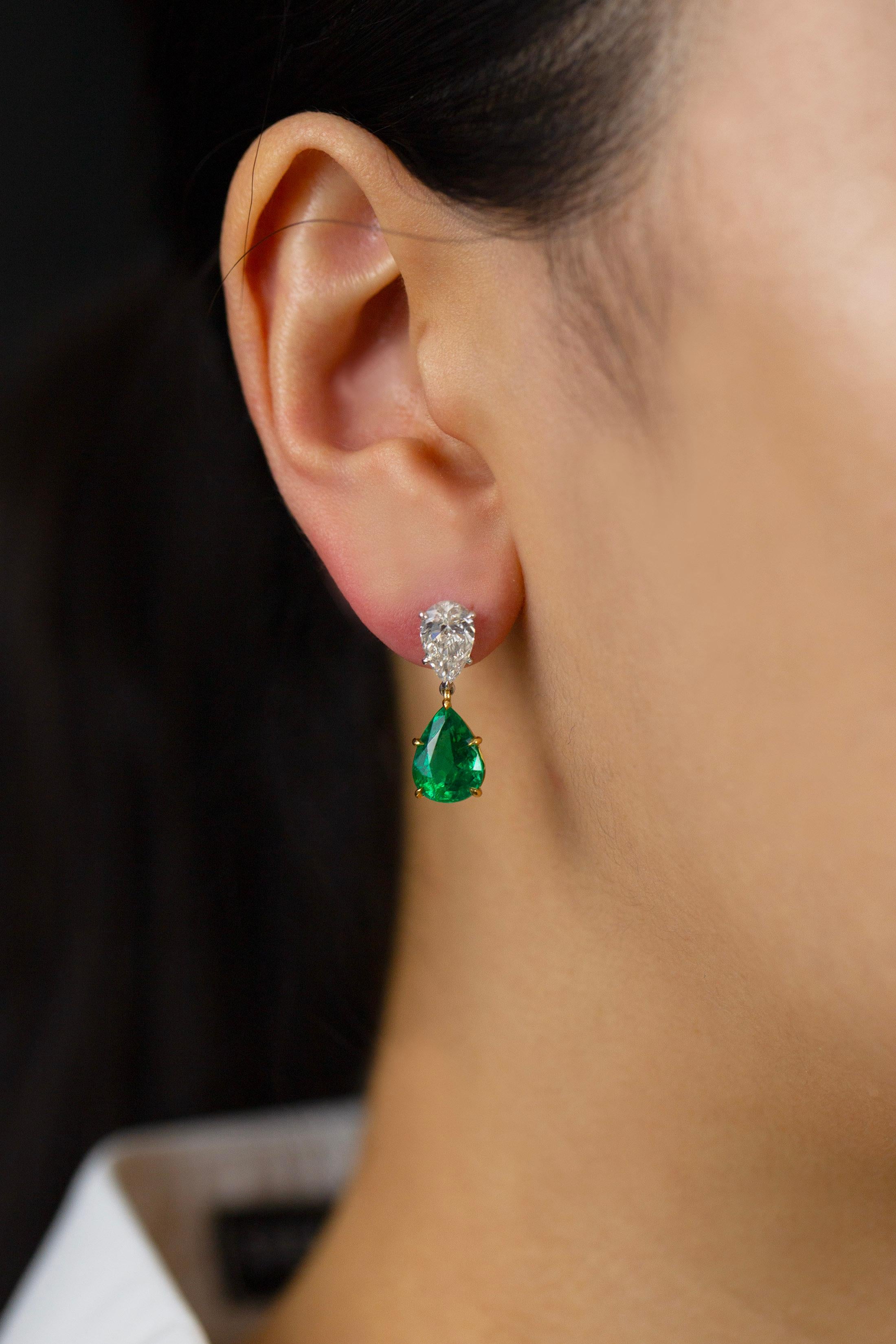 Roman Malakov 6.30 Carats Total Pear Shape Emerald and Diamonds Drop Earrings In New Condition For Sale In New York, NY
