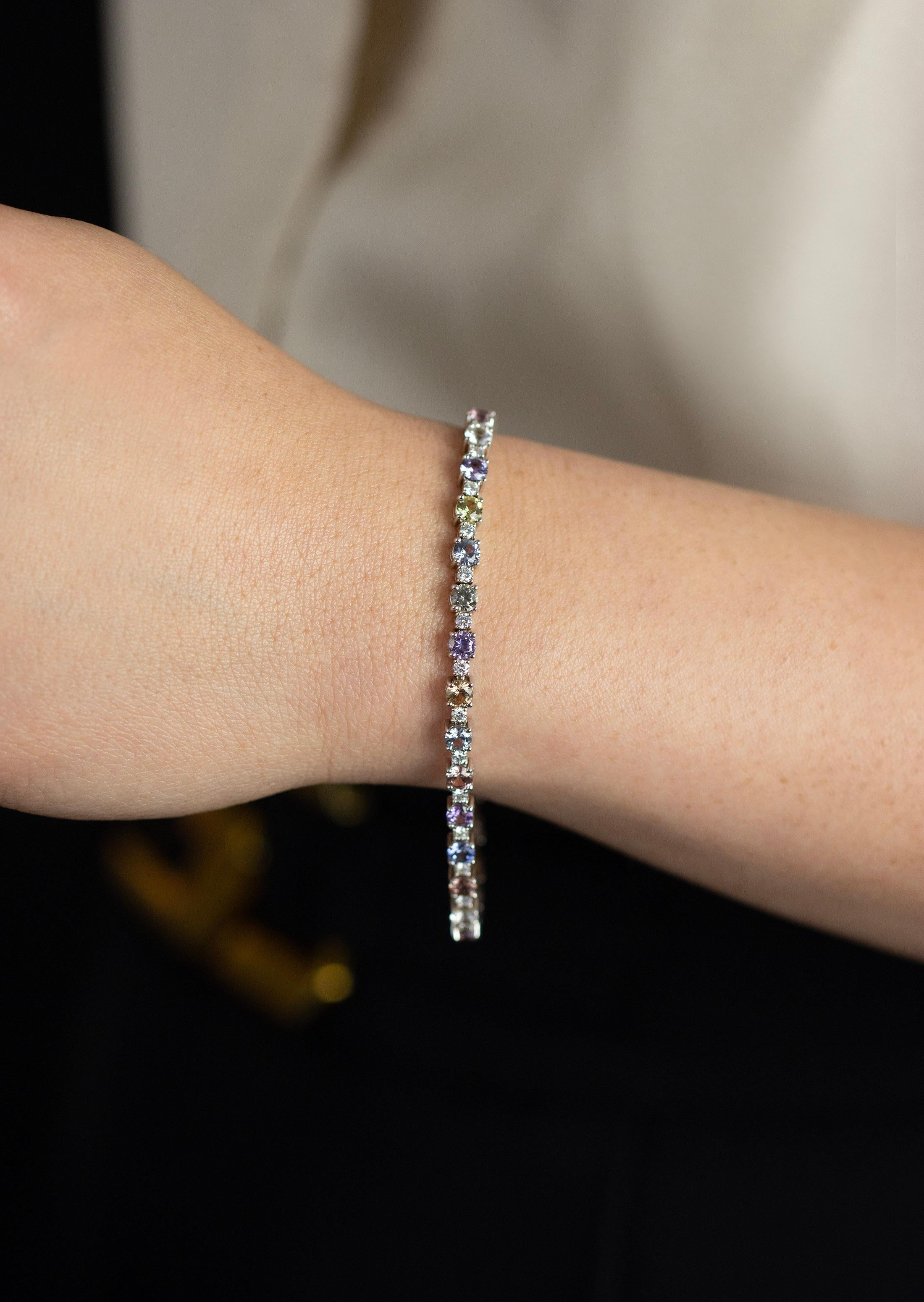 Roman Malakov 6.35 Carat Round Cut Multi-Color Sapphires Tennis Bracelet In New Condition For Sale In New York, NY