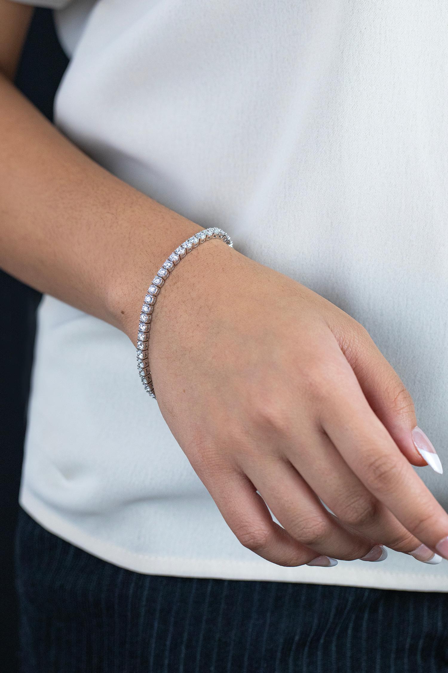 Roman Malakov 6.51 Carats Total Round Brilliant Cut Diamond Tennis Bracelet In New Condition For Sale In New York, NY