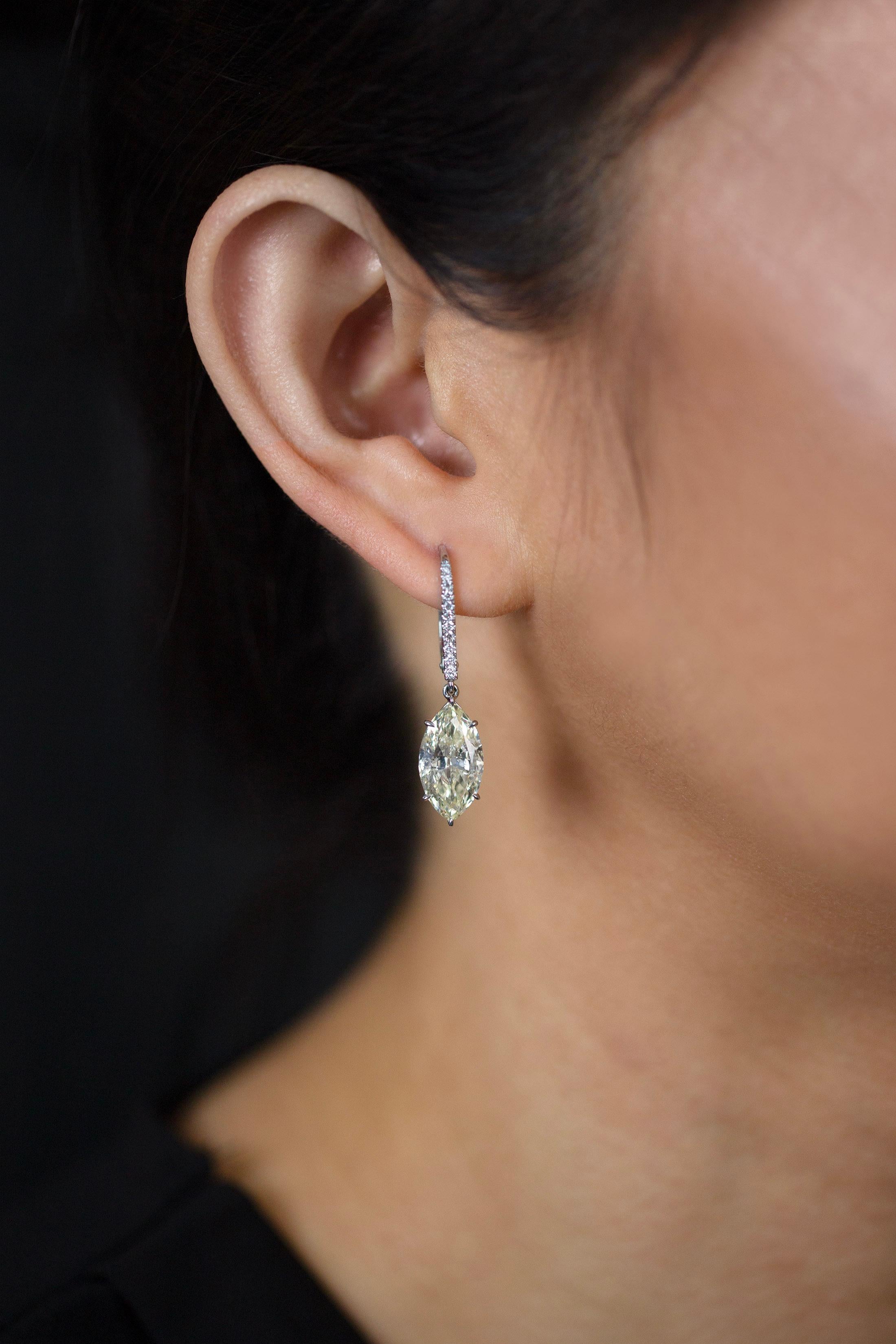 Roman Malakov Pendientes colgantes de diamantes talla marquesa de 6,69 quilates totales Corte marquesa en venta