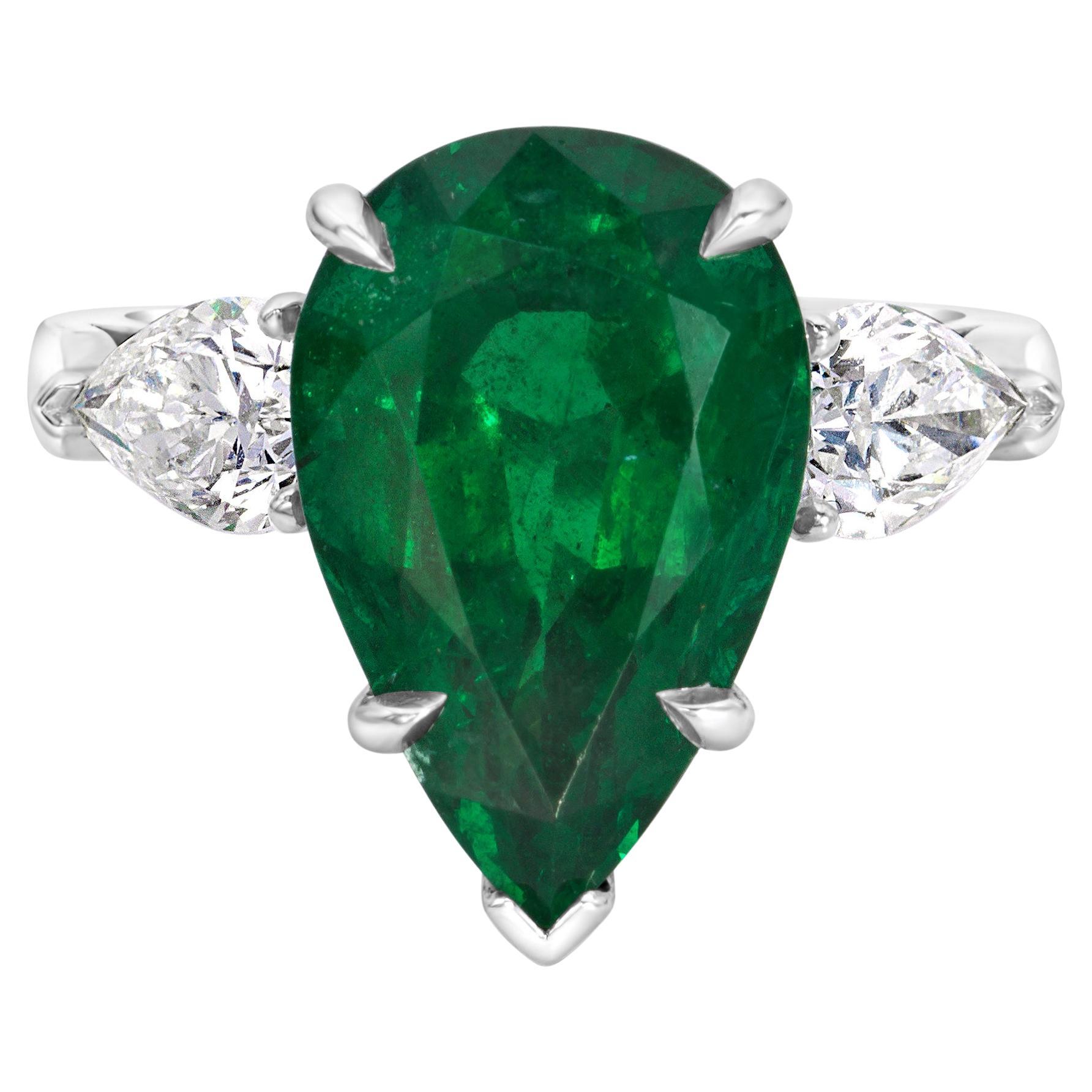 Roman Malakov 5.85 Carats Pear Shape Emerald & Diamond Three-Stone Fashion Ring For Sale