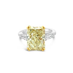 Roman Malakov Anillo de compromiso de tres piedras con diamantes amarillos de corte radiante de 7,02 quilates