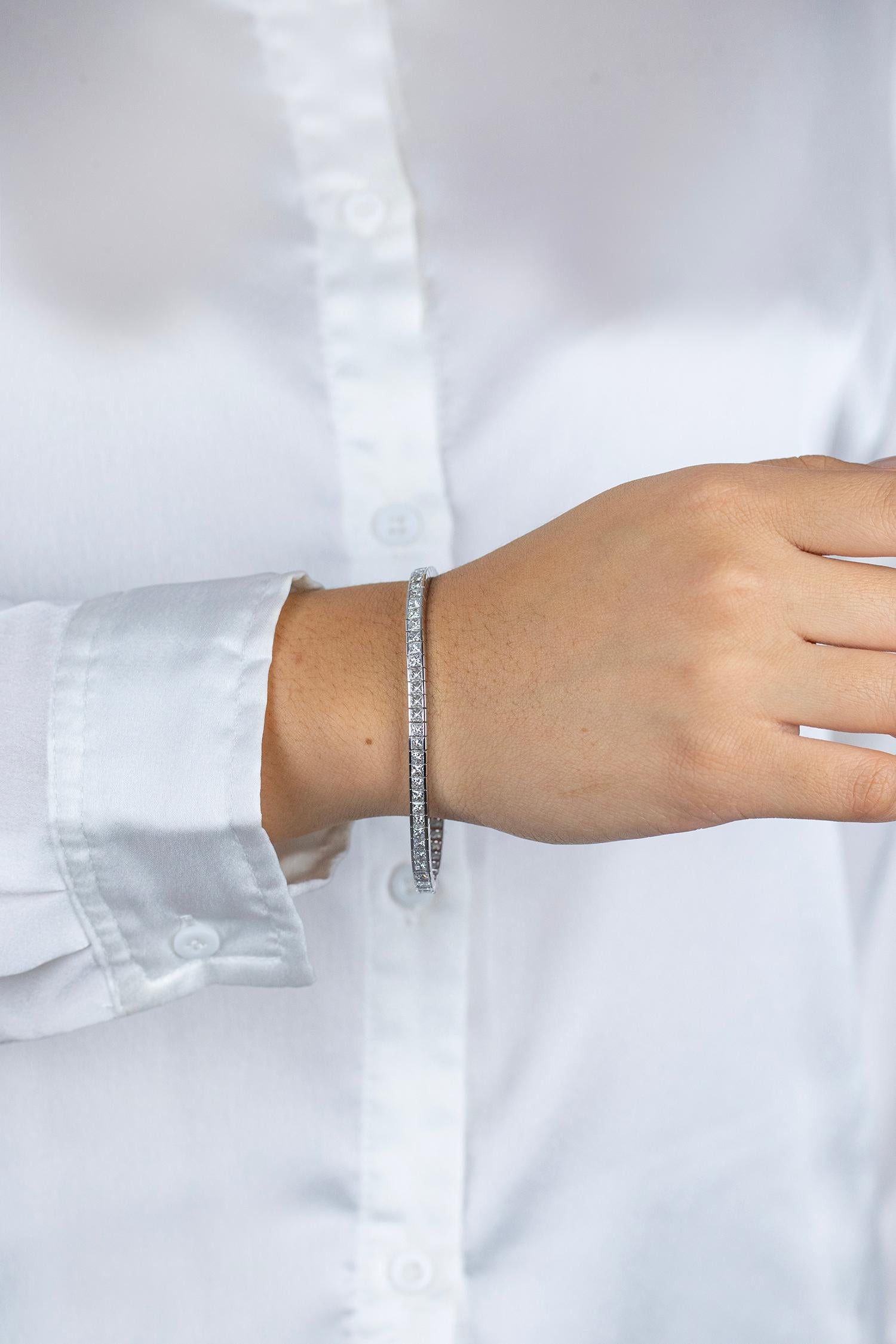 Taglio princess Roman Malakov Diamonds, 7.11 carati totali di diamanti taglio principessa incastonati a canale, Bracciale Tennis in vendita