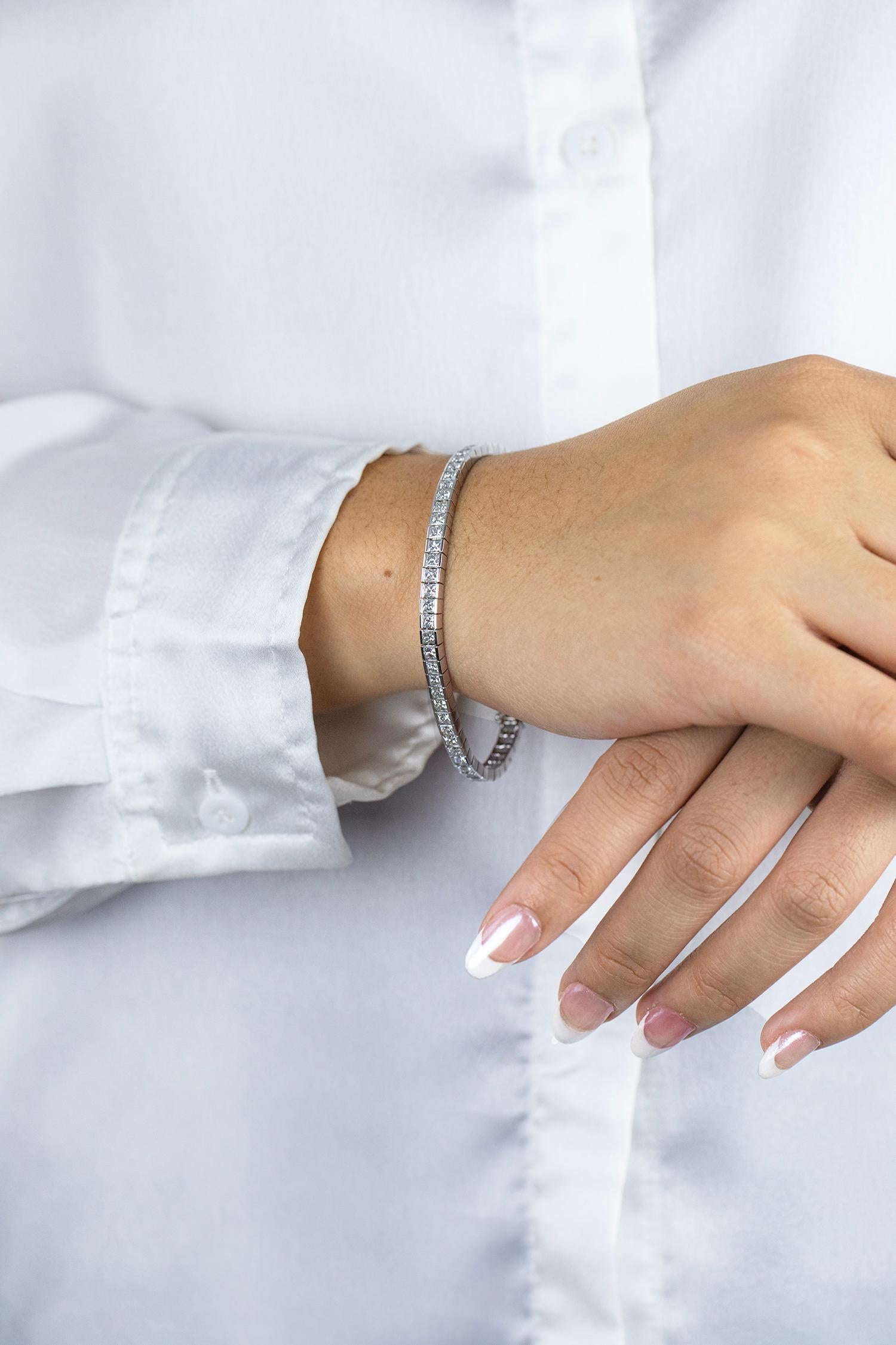 Roman Malakov Diamonds, 7.11 carati totali di diamanti taglio principessa incastonati a canale, Bracciale Tennis In condizioni Nuovo in vendita a New York, NY