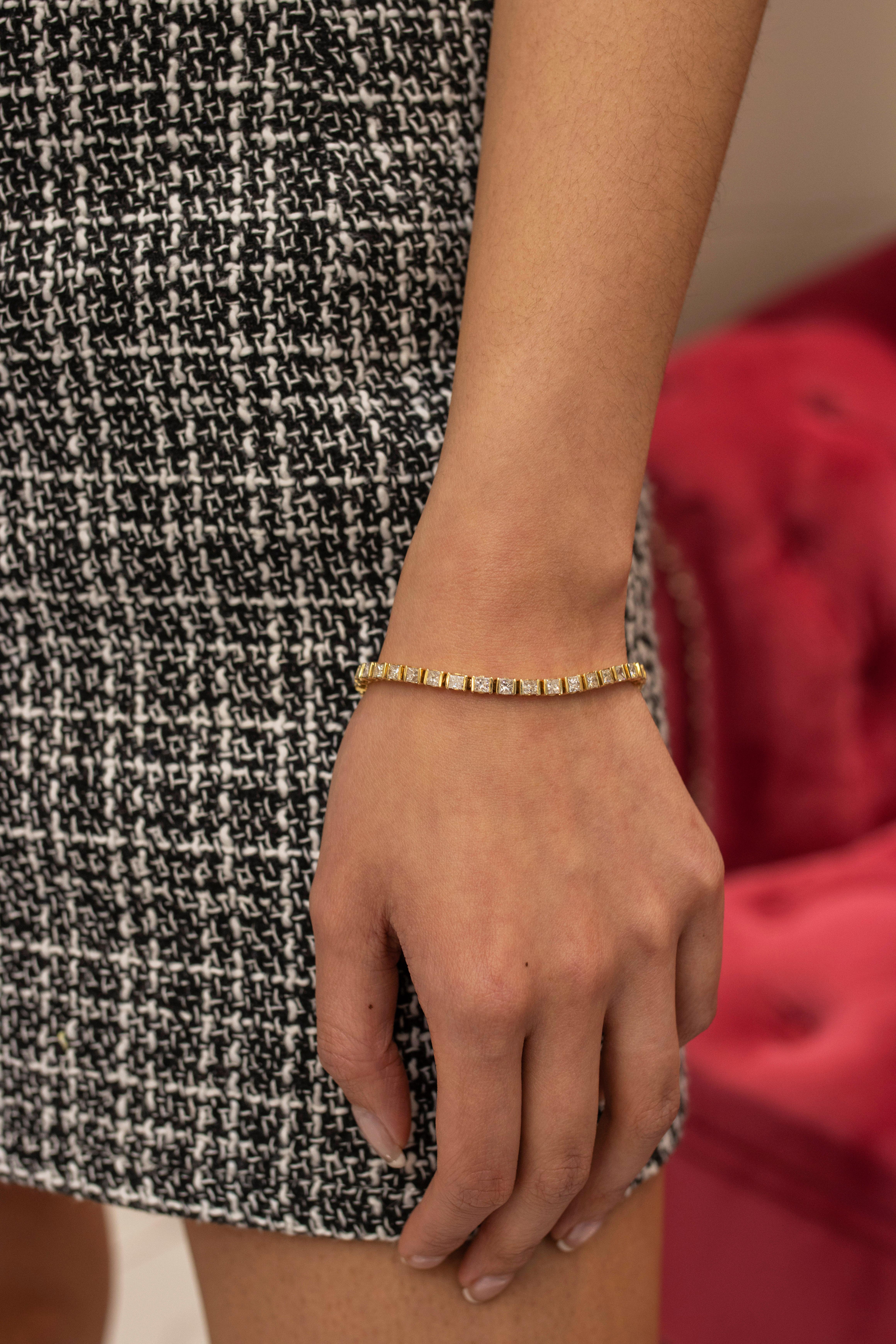 Contemporary Roman Malakov 7.71 Carat Total Princess Cut Diamond Half-Bezel Tennis Bracelet For Sale