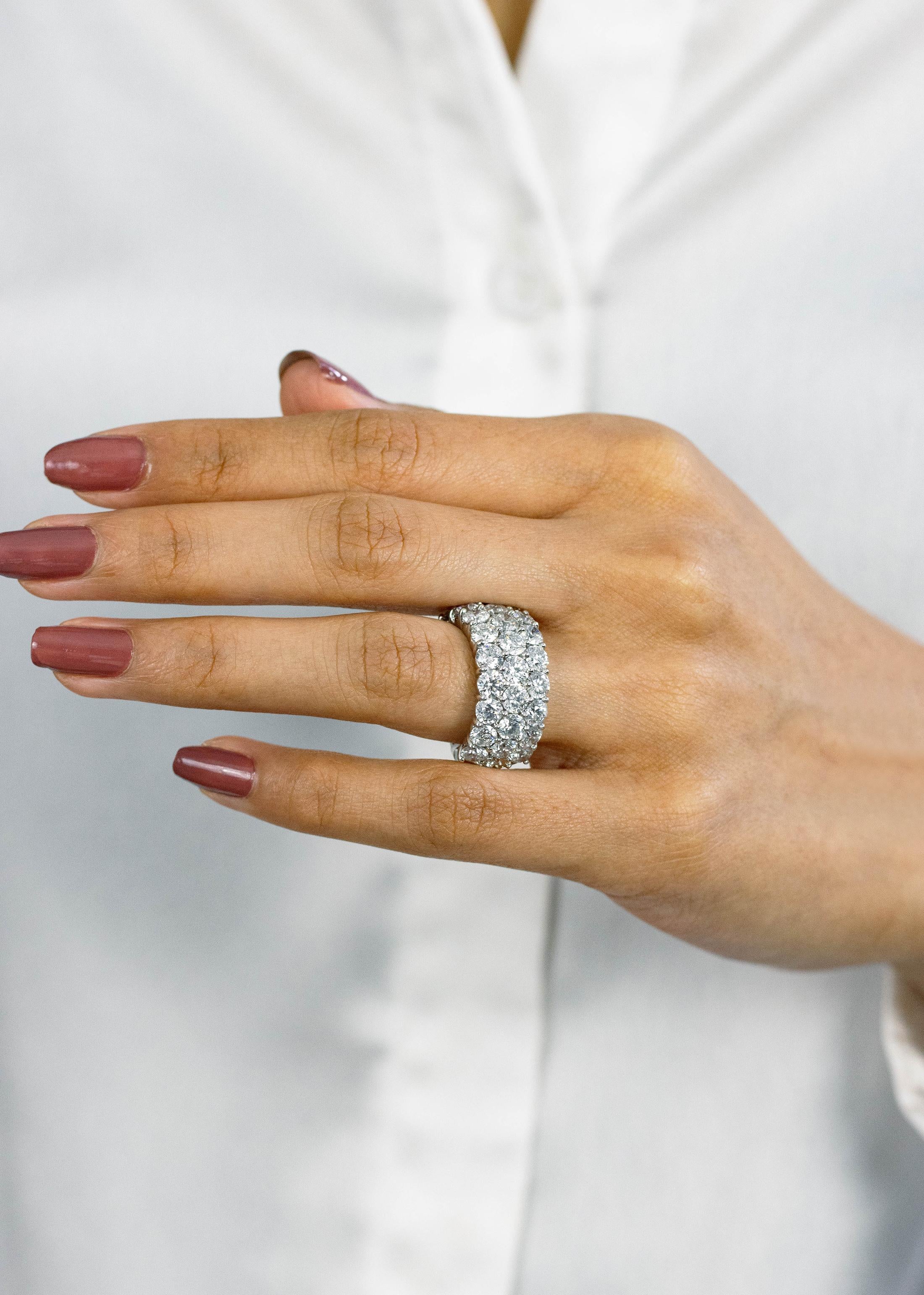 Roman Malakov 7,77 Karat Total Brillant Rund Diamant Drei-Reihen Hochzeit Band im Zustand „Neu“ im Angebot in New York, NY