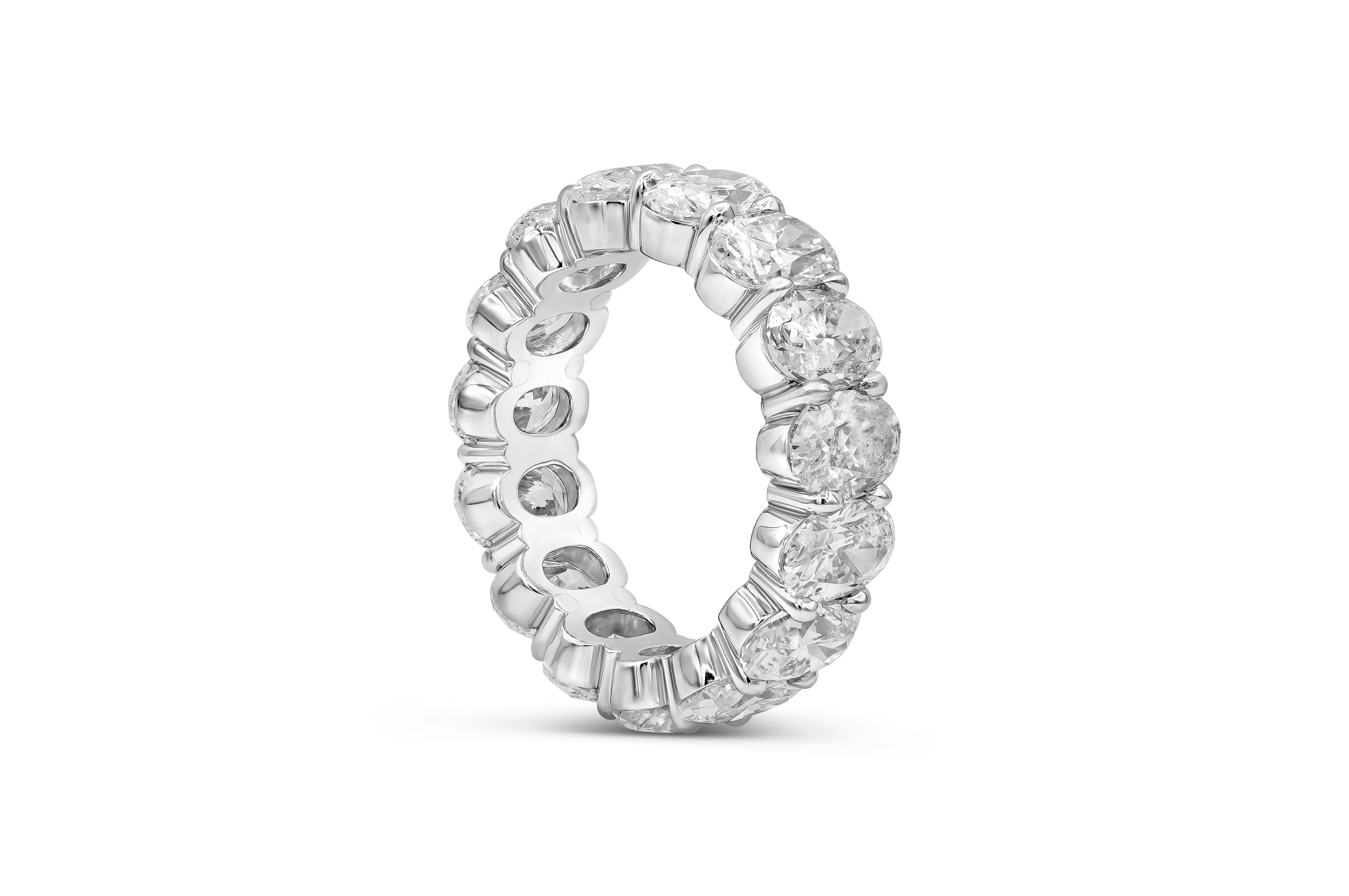 Ein wichtiger und wunderbarer Ehering mit einer Reihe von 15 Diamanten im ovalen Brillantschliff. Die Diamanten wiegen insgesamt 7,91 Karat, Farbe F, Reinheit SI. Hergestellt mit Platin Größe 6.25 US

Roman Malakov ist ein Unternehmen, das sich