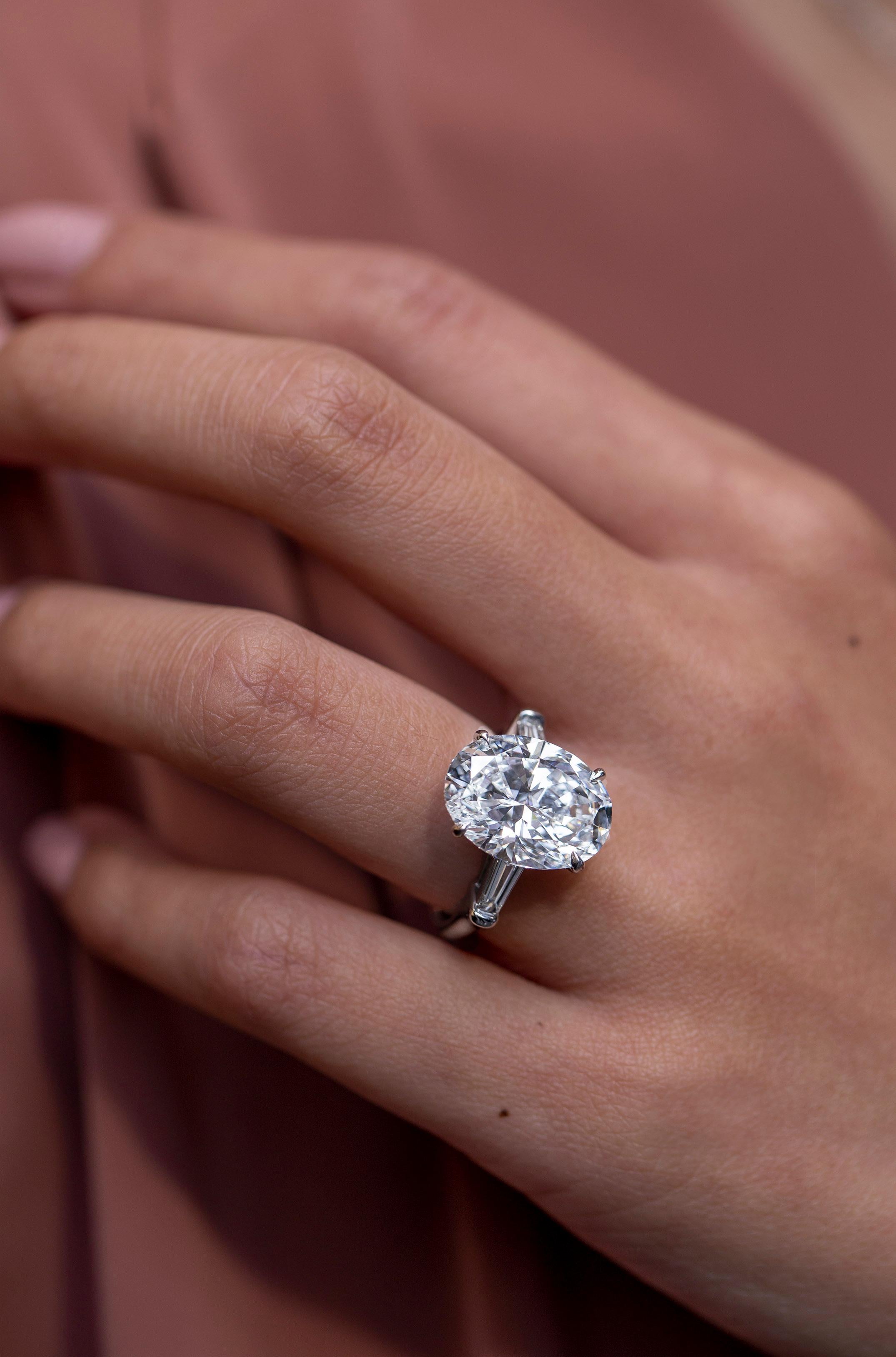 Roman Malakov 8.05 Carat Oval Cut Three Stone Diamond Engagement Ring In New Condition In New York, NY