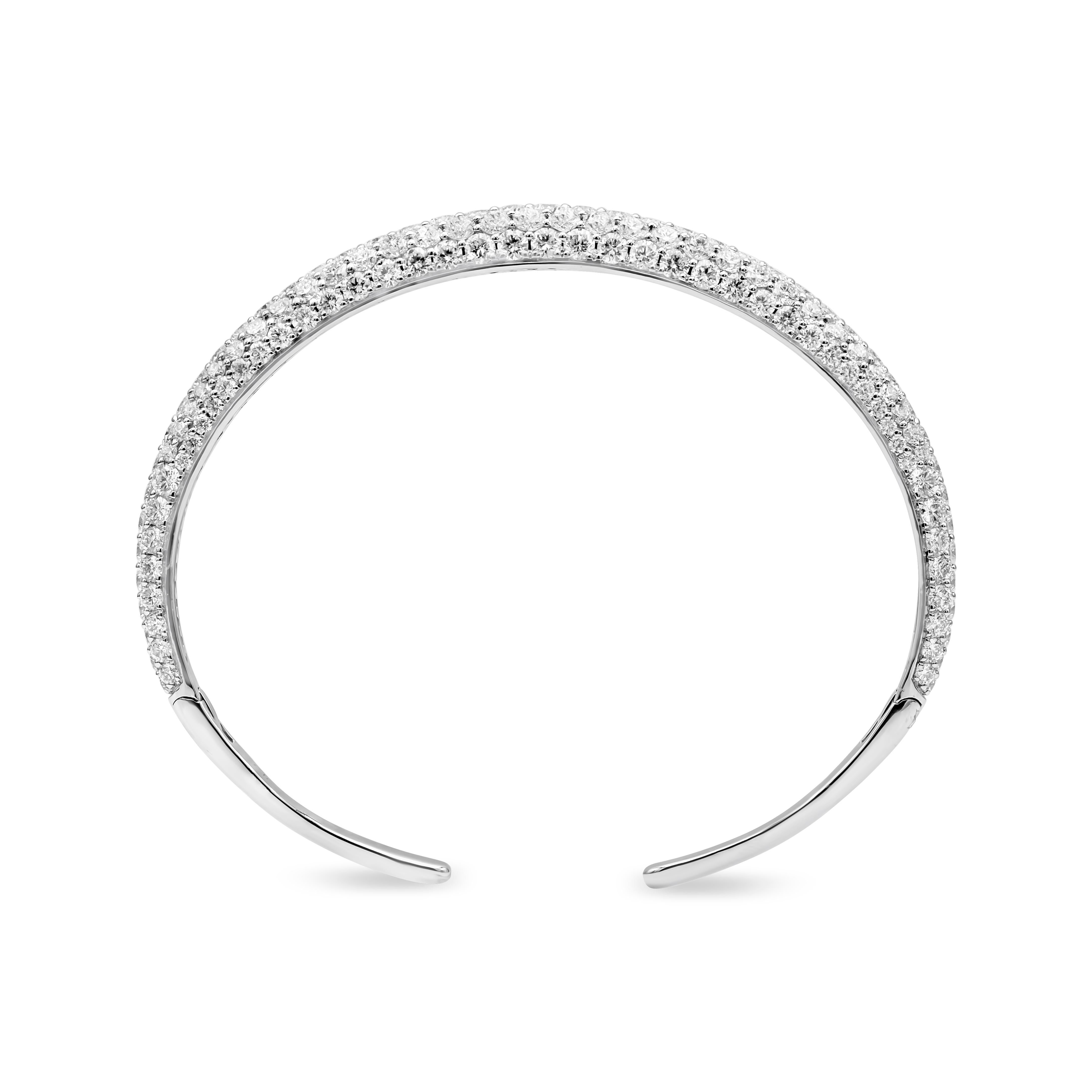 Roman Malakov 8.05 Carats Total Brilliant Round Cut Diamond Bangle Bracelet In New Condition For Sale In New York, NY