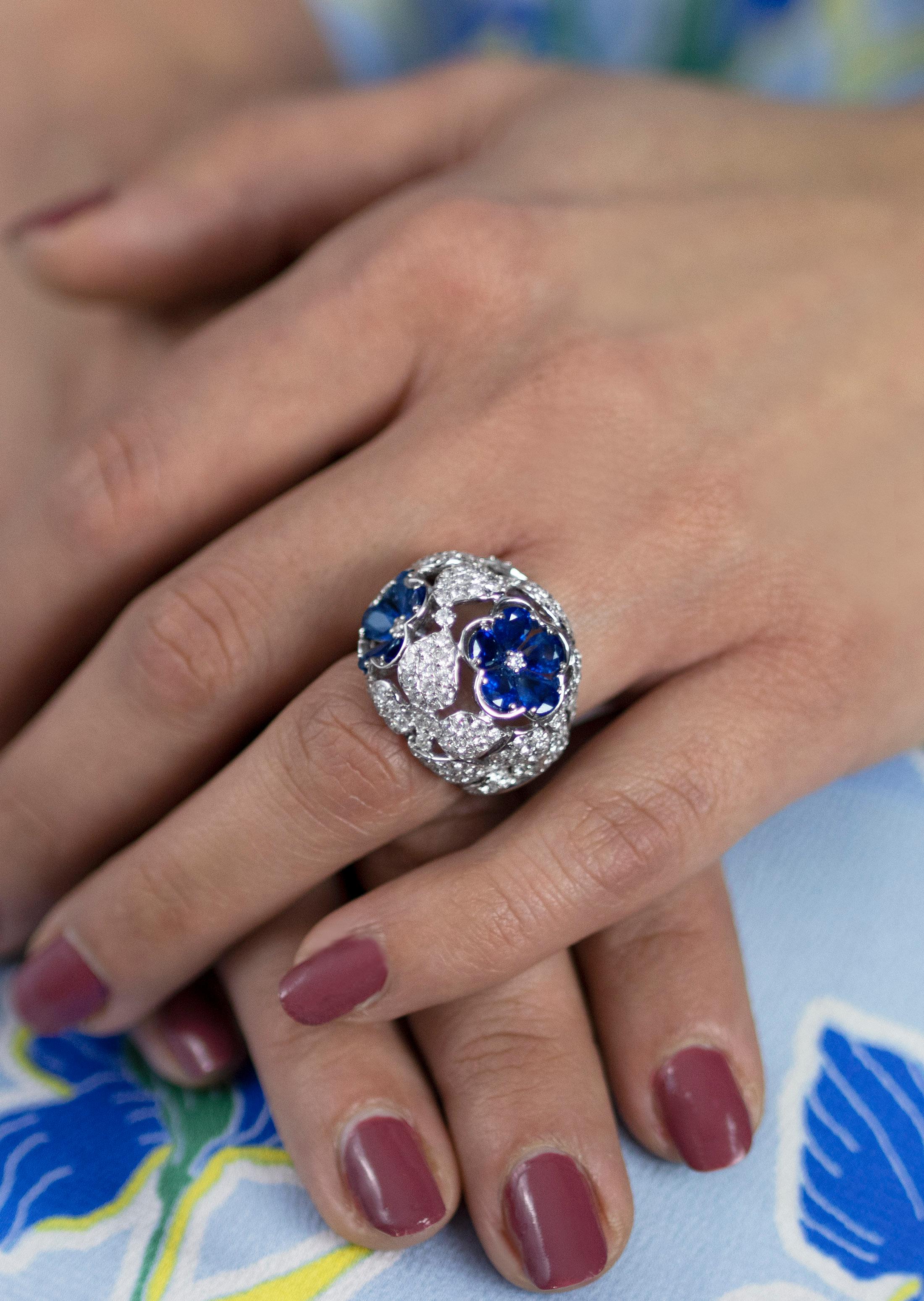 Roman Malakov 8.11 Carats Total Blue Sapphire and Round Diamonds Fashion Ring For Sale 1