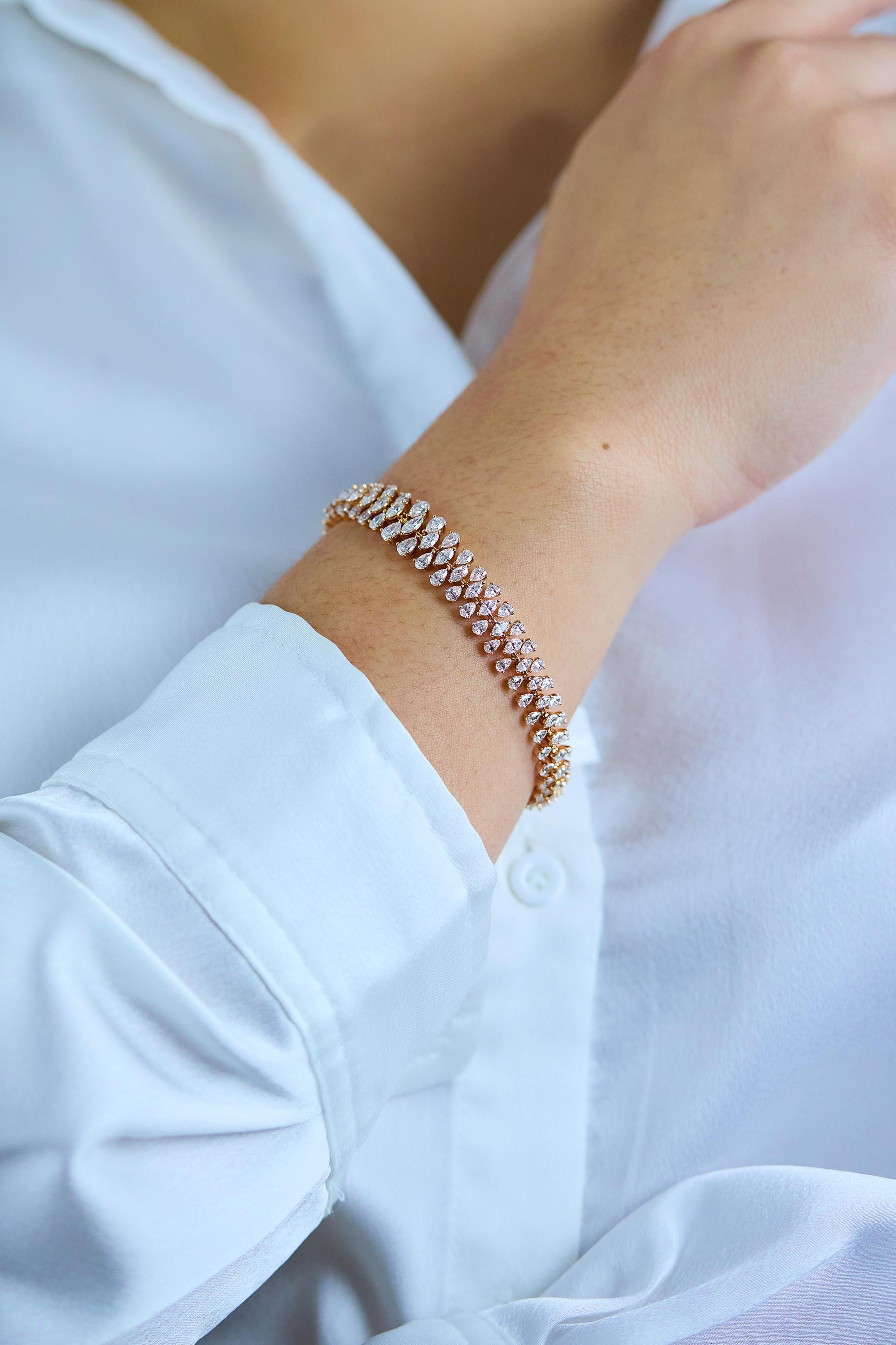Contemporain Roman Malakov Diamonds 8.20 Carats Marquise & Pear Shape Fashion Bracelet en vente