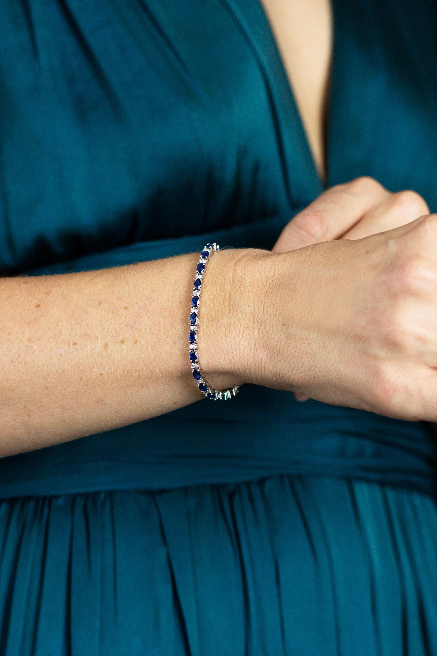 Contemporary Roman Malakov 8.51 Carats Total Oval Cut Sapphire & Diamond Tennis Bracelet For Sale