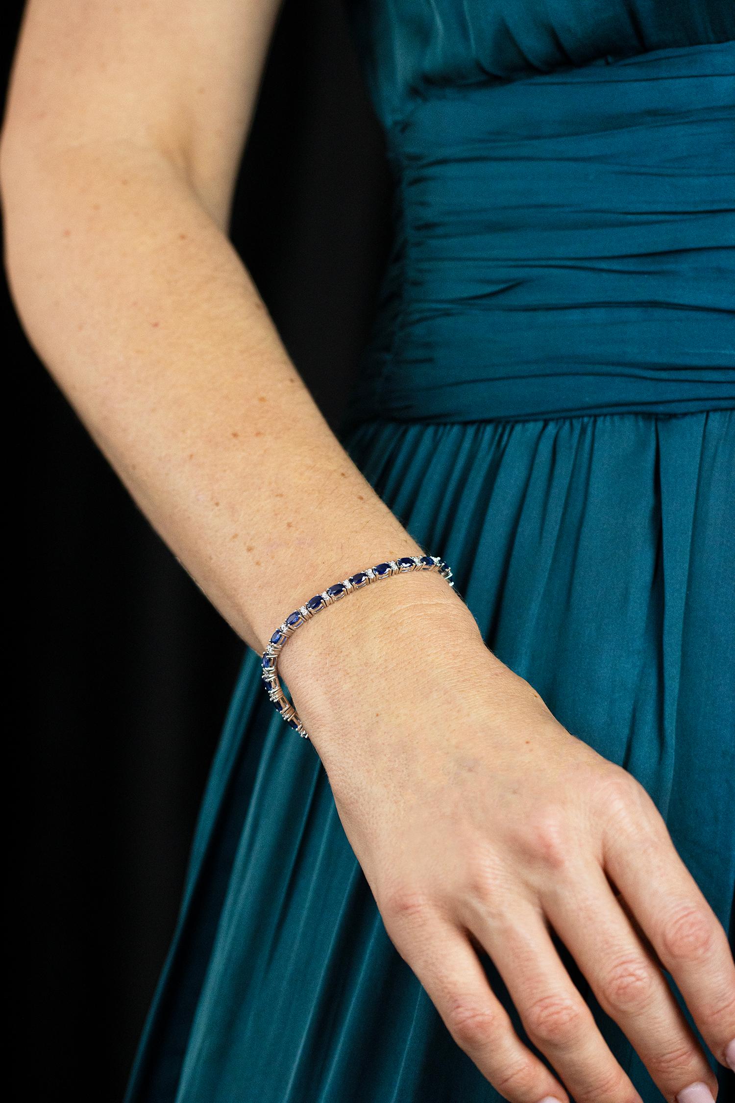 Women's Roman Malakov 8.51 Carats Total Oval Cut Sapphire & Diamond Tennis Bracelet For Sale