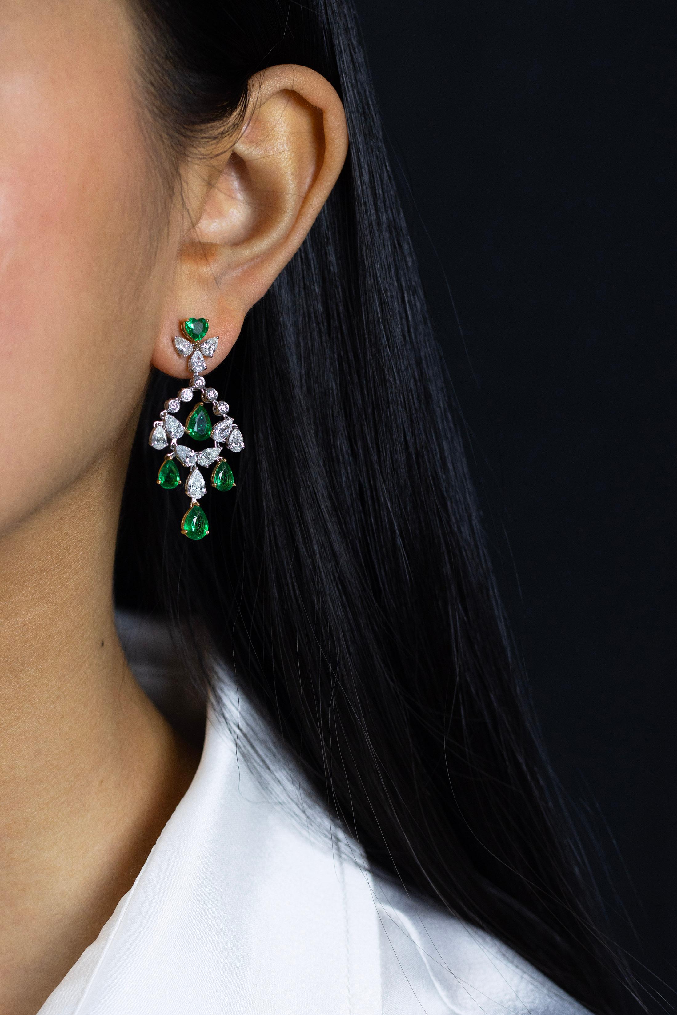Roman Malakov 8.56 Carats Total Mixed Cut Diamond & Emerald Chandelier Earrings In New Condition For Sale In New York, NY