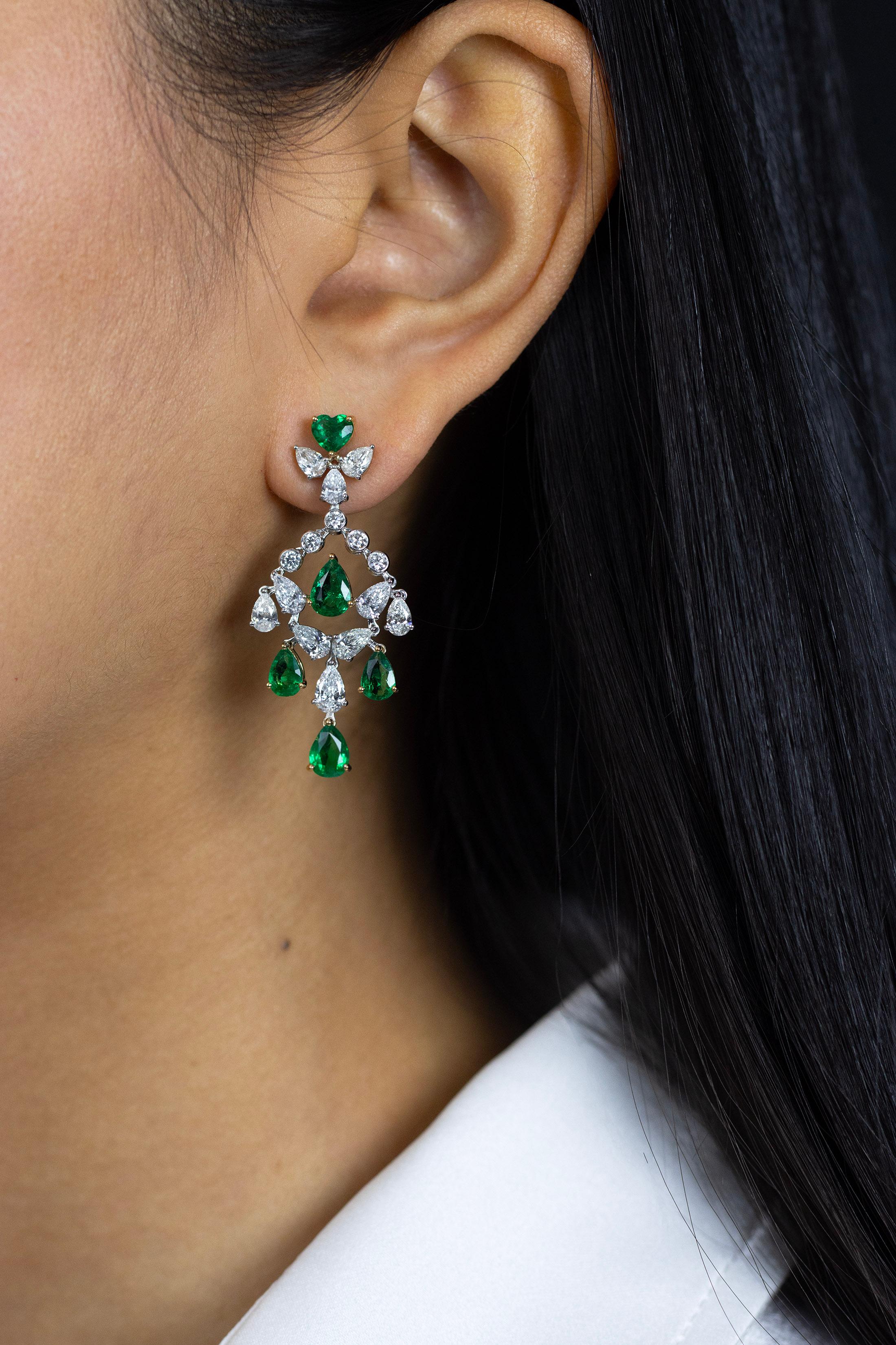 Roman Malakov 8.56 Carats Total Mixed Cut Diamond & Emerald Chandelier Earrings For Sale 1