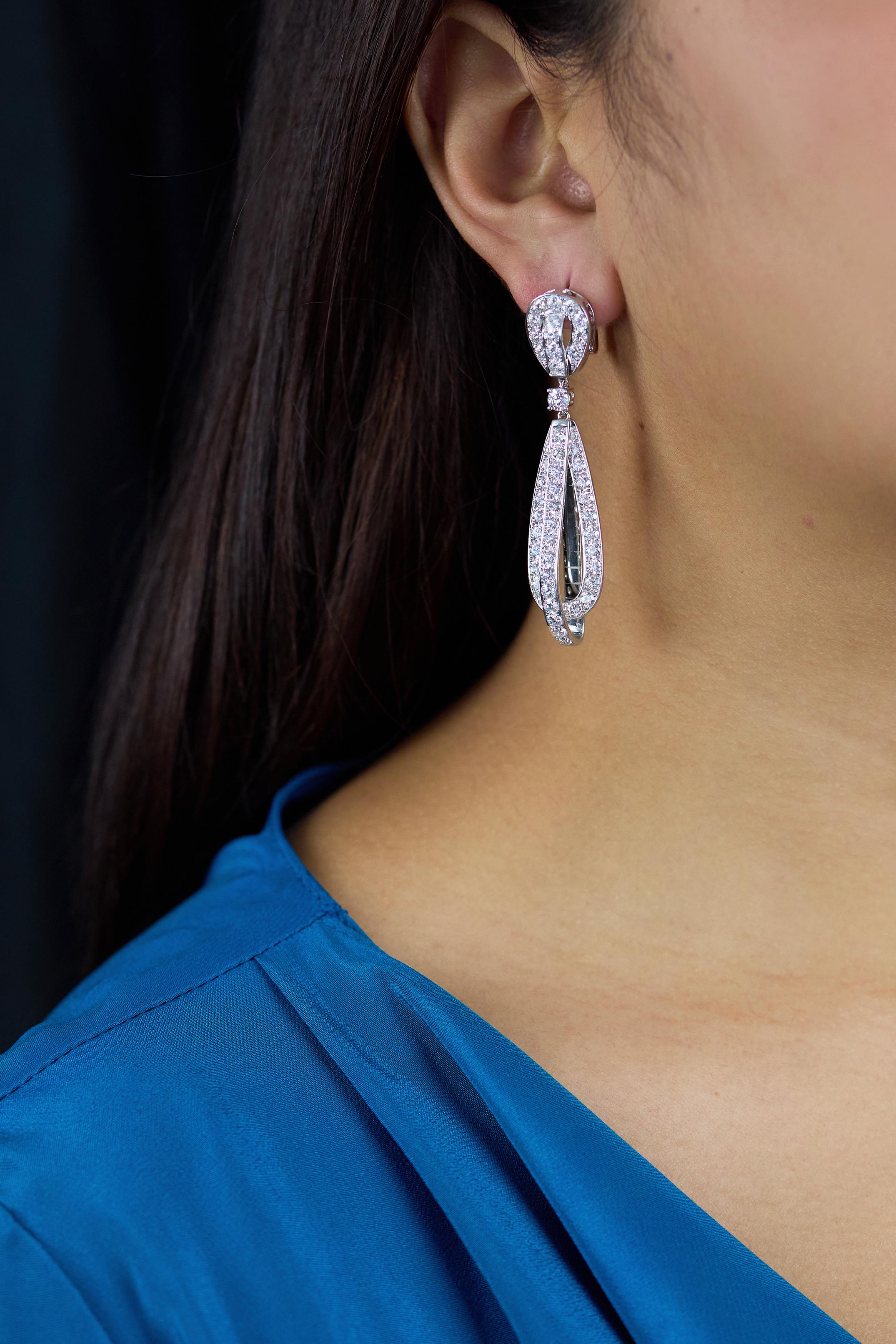 Women's Roman Malakov 8.57 Carats Total Round Cut Diamond Dangle Earrings in White Gold For Sale