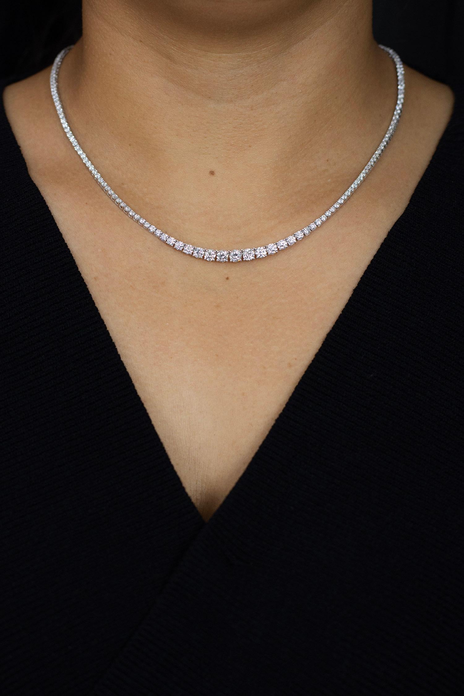 Roman Malakov 8.62 Carats Total Graduating Round Diamond Riviere Tennis Necklace In New Condition For Sale In New York, NY