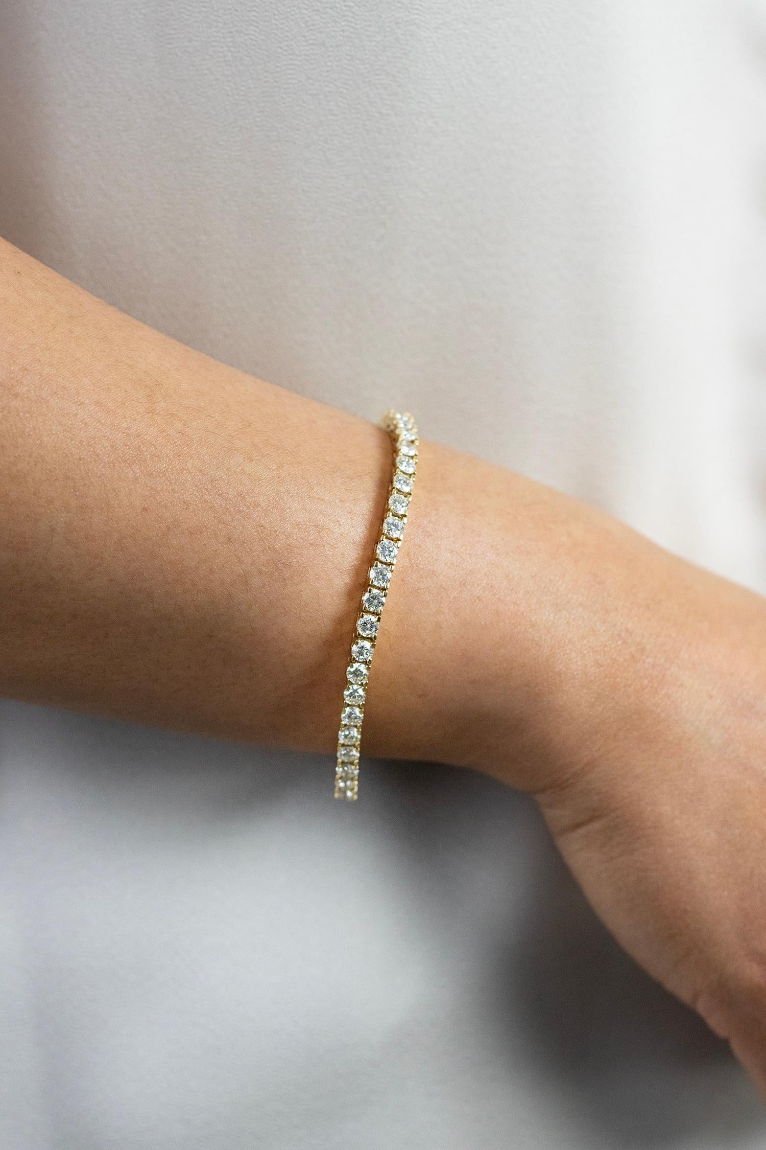 Roman Malakov Pulsera de tenis con diamantes redondos de talla brillante de 8,68 quilates totales en Excelente estado para la venta en New York, NY