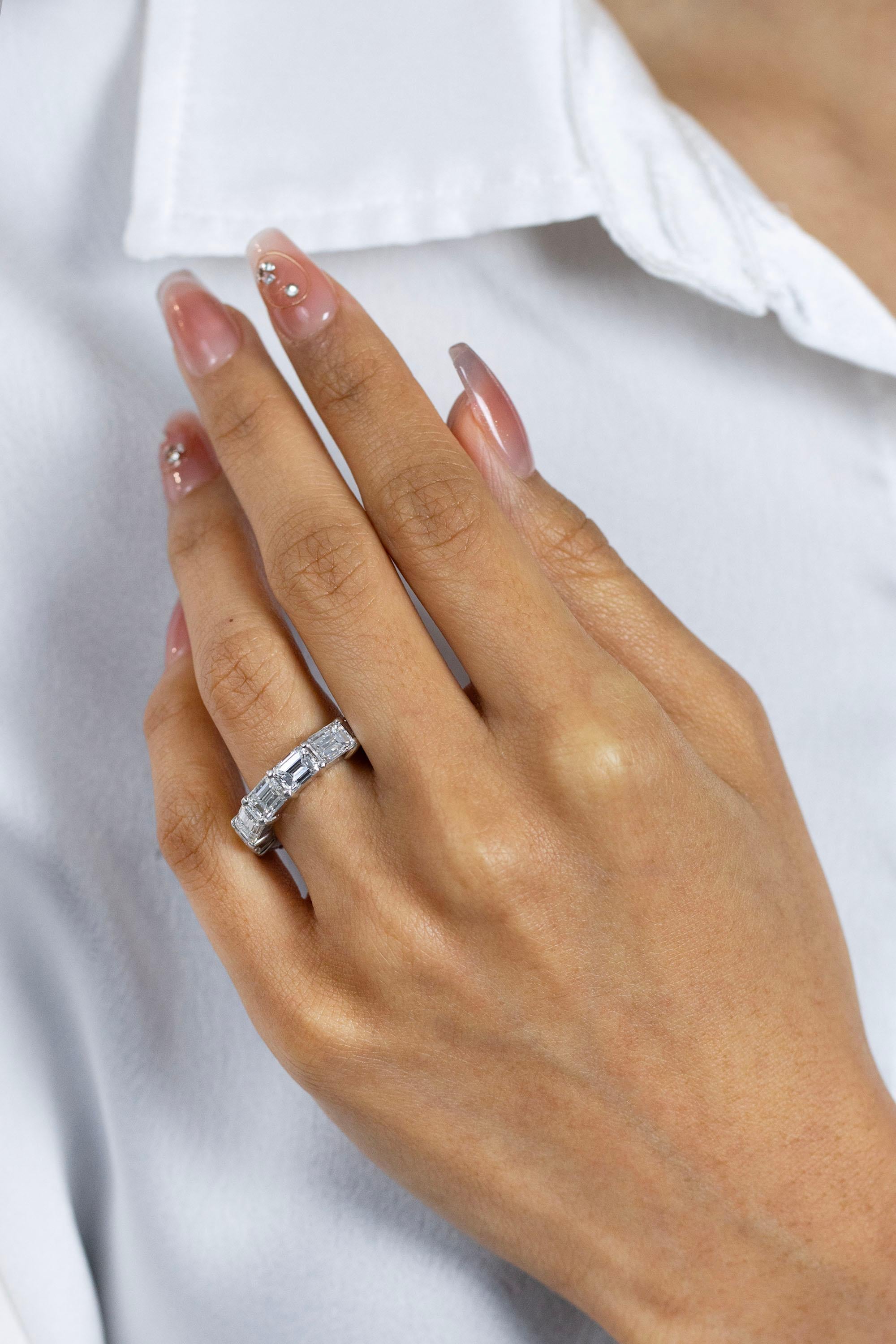 Roman Malakov 8,75 Karat Smaragdschliff Diamant Eternity-Ehering für Damen oder Herren im Angebot