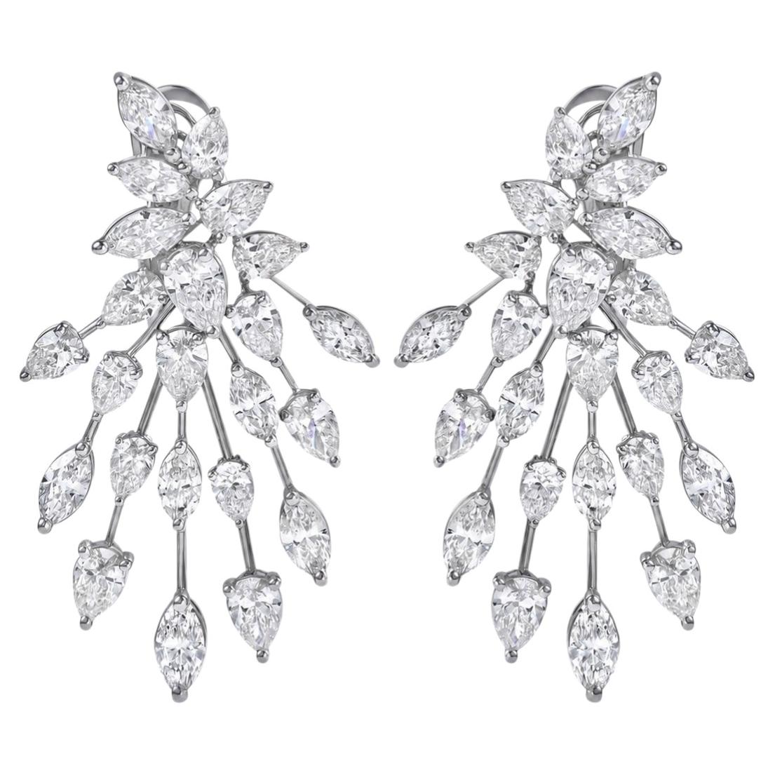 Roman Malakov Pendientes Ráfaga de Estrellas de Diamantes Multiformes de Oro Blanco de 8,85 qt en venta