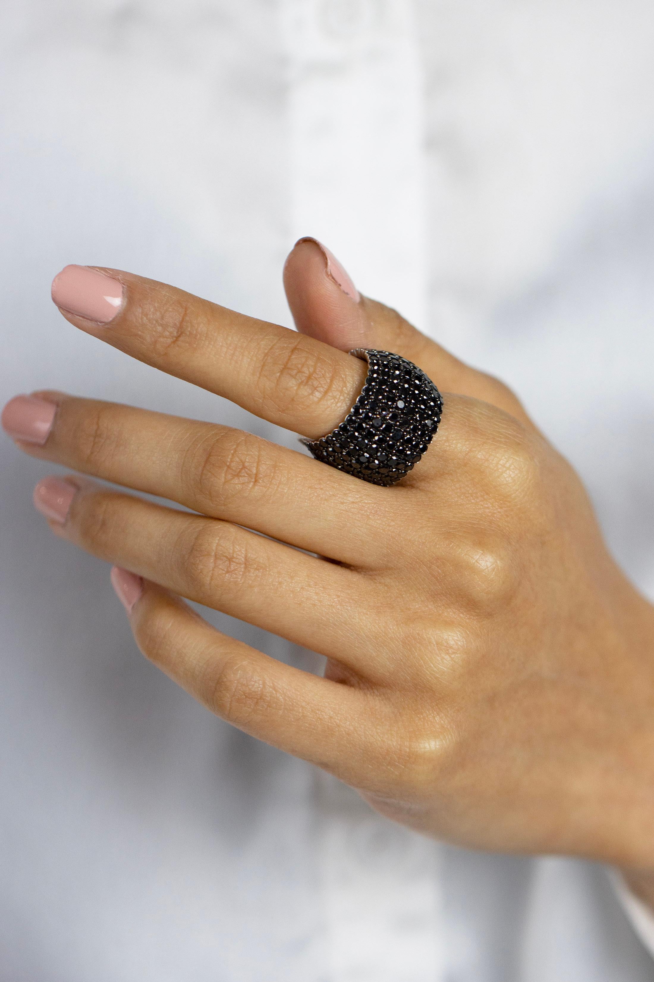 Women's Roman Malakov 9.09 Carats Total Round Black Diamond Flexible Pave Fashion Ring For Sale