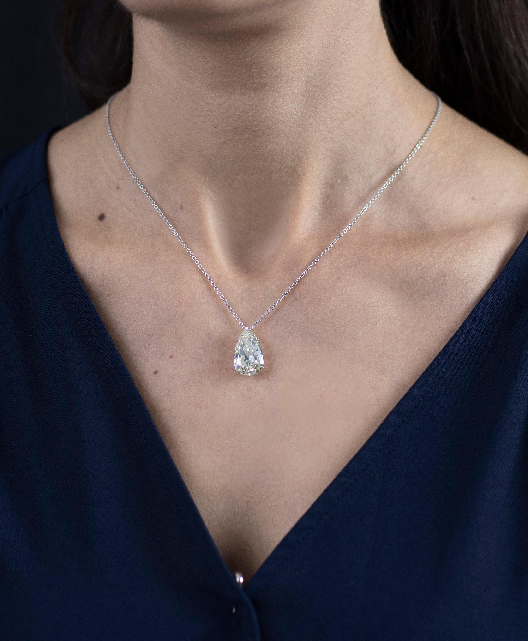 Roman Malakov, collier à pendentif solitaire en diamants en forme de poire de 9,10 carats Neuf - En vente à New York, NY