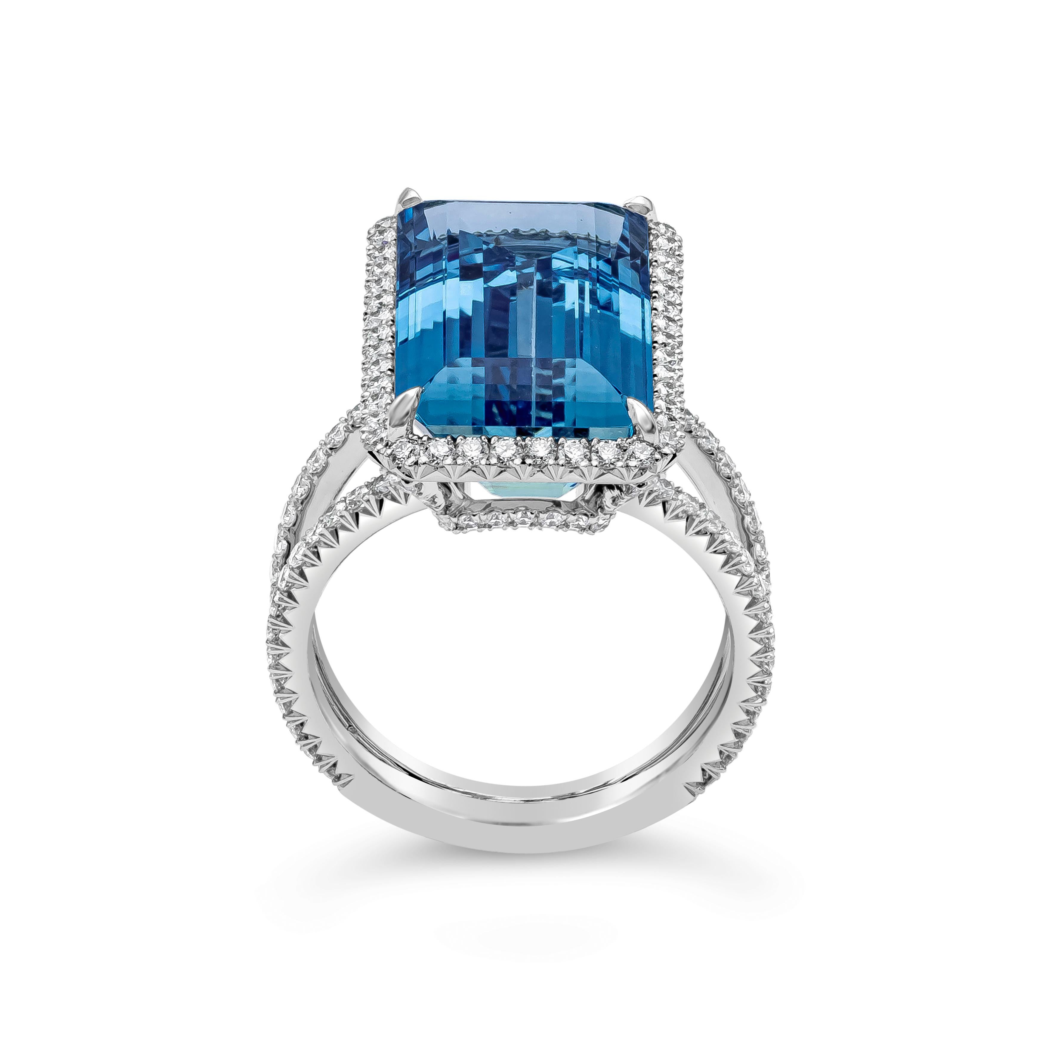 Contemporary Roman Malakov 9.17 Carats Elongated Emerald Cut Aquamarine Gemstone Fashion Ring For Sale