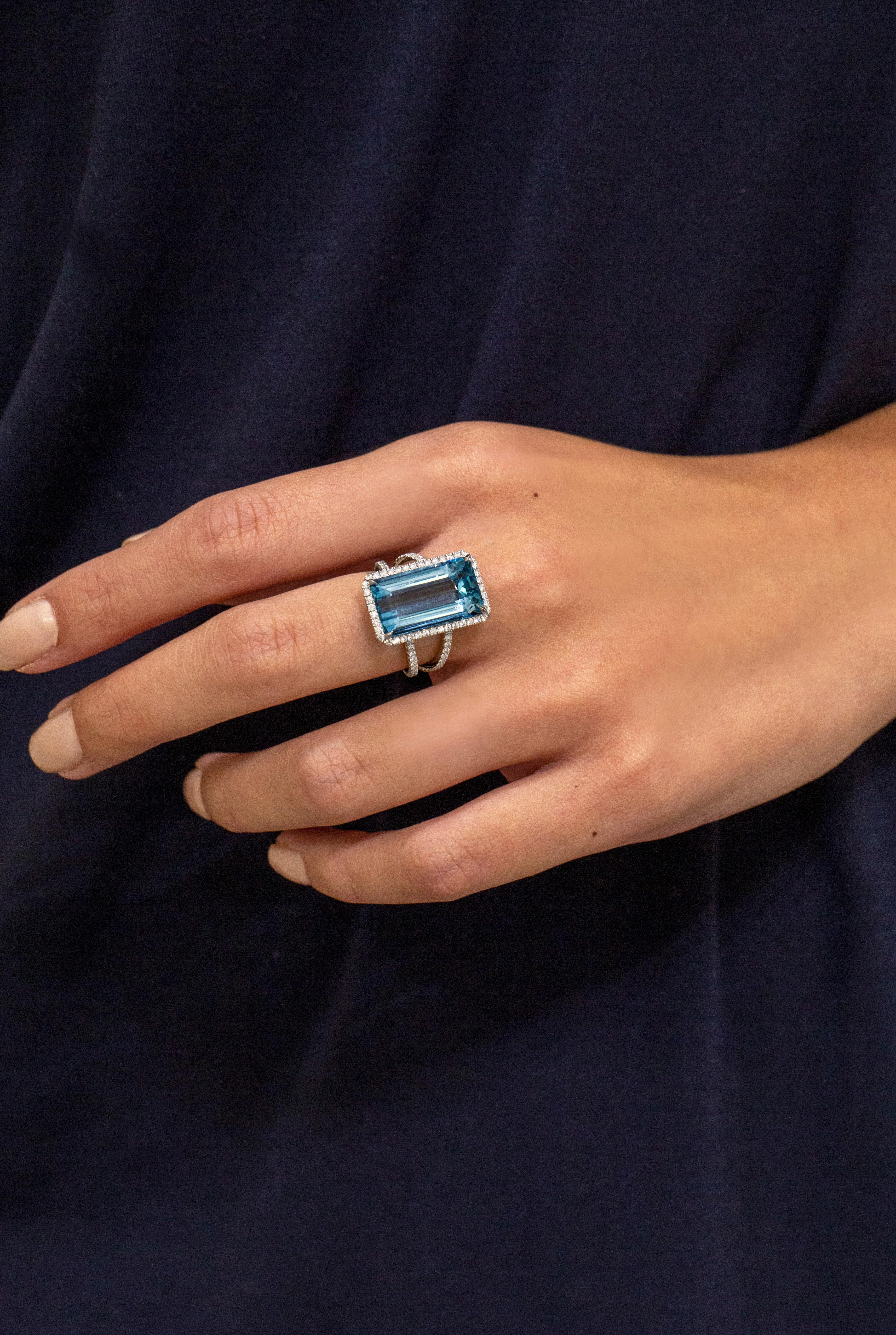Women's Roman Malakov 9.17 Carats Elongated Emerald Cut Aquamarine Gemstone Fashion Ring For Sale