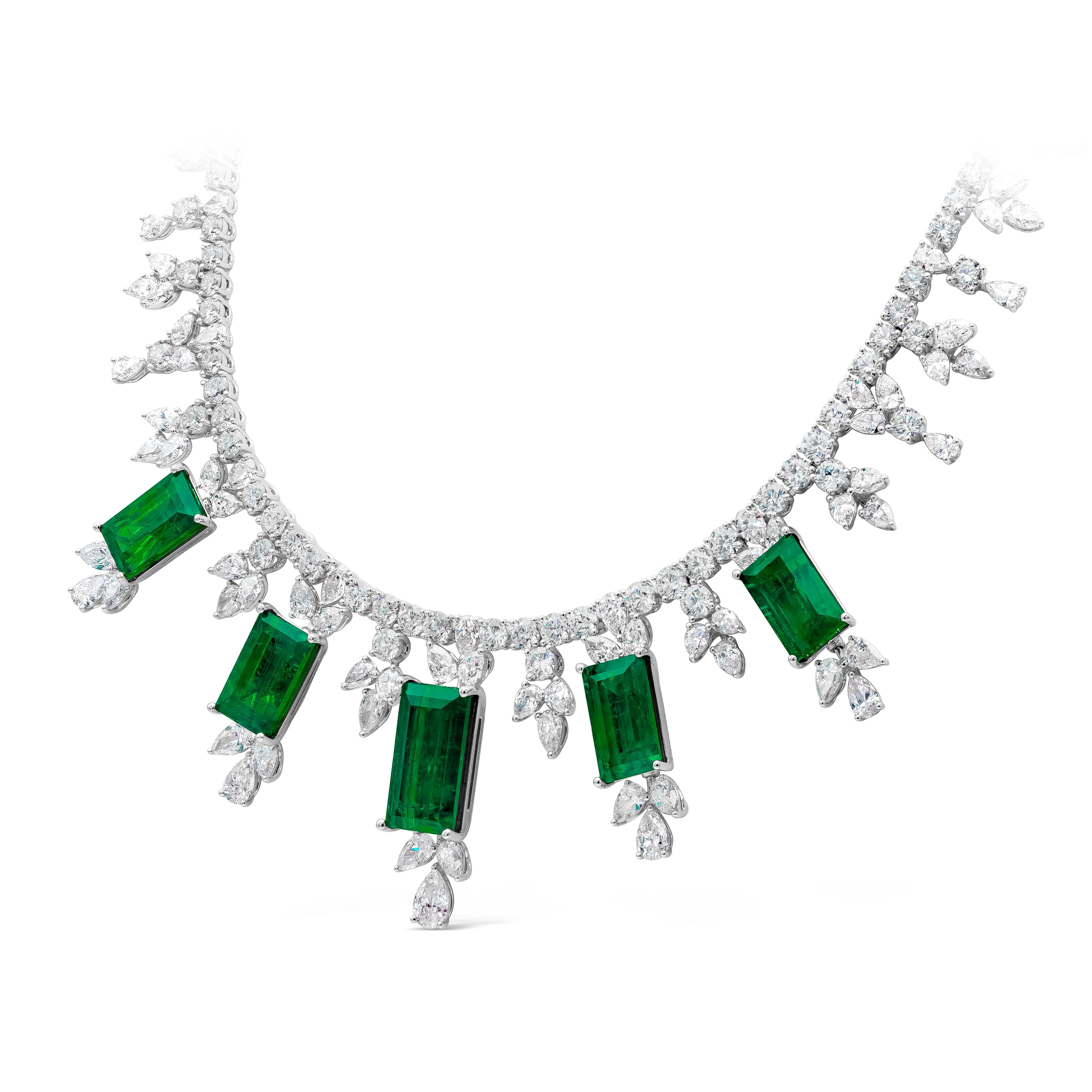 Roman Malakov 95.76 Carat Total Colombian Emerald & Diamond Necklace In New Condition For Sale In New York, NY