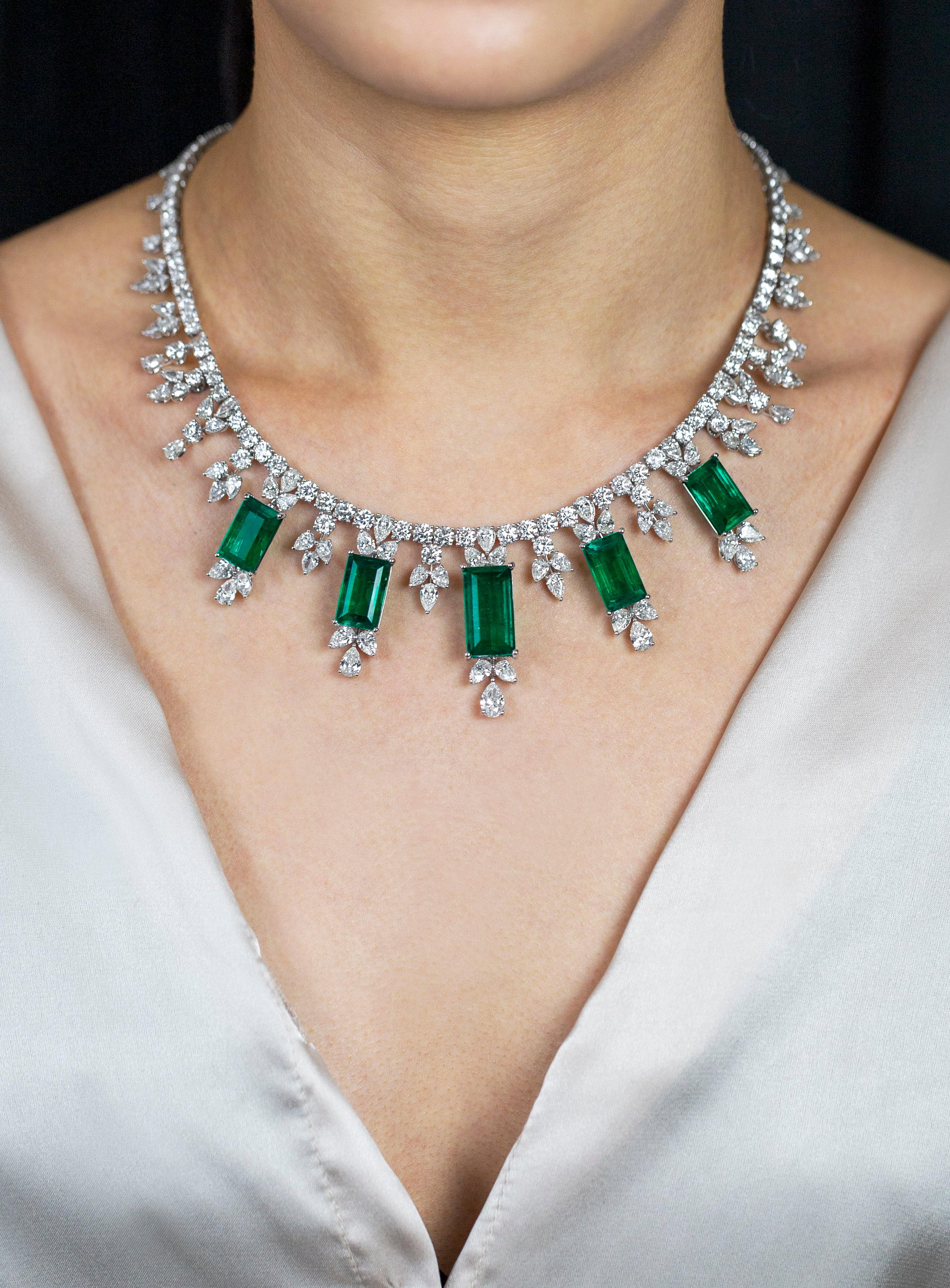 Roman Malakov 95.76 Carat Total Colombian Emerald & Diamond Necklace For Sale 2