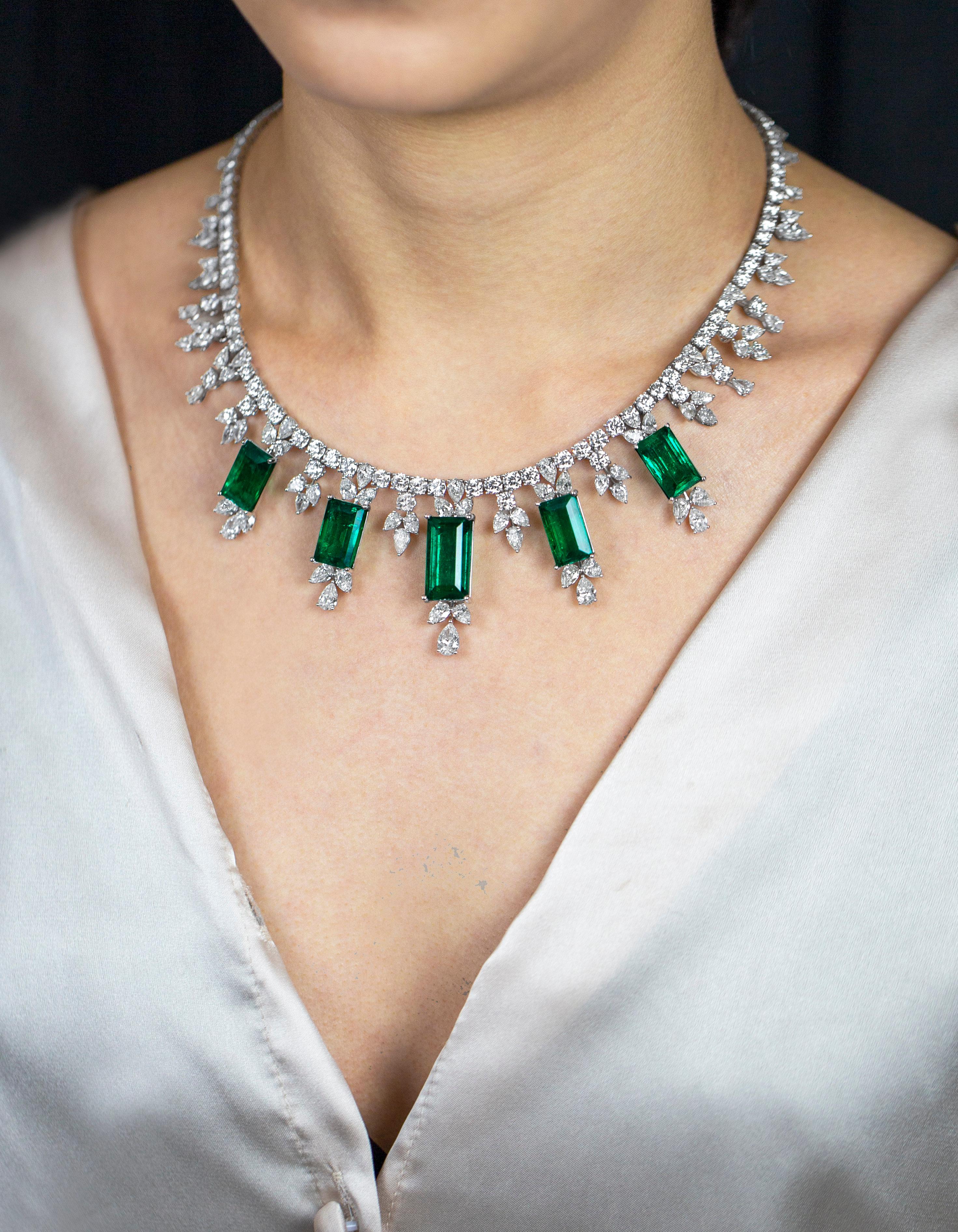 Roman Malakov 95.76 Carat Total Colombian Emerald & Diamond Necklace For Sale 3