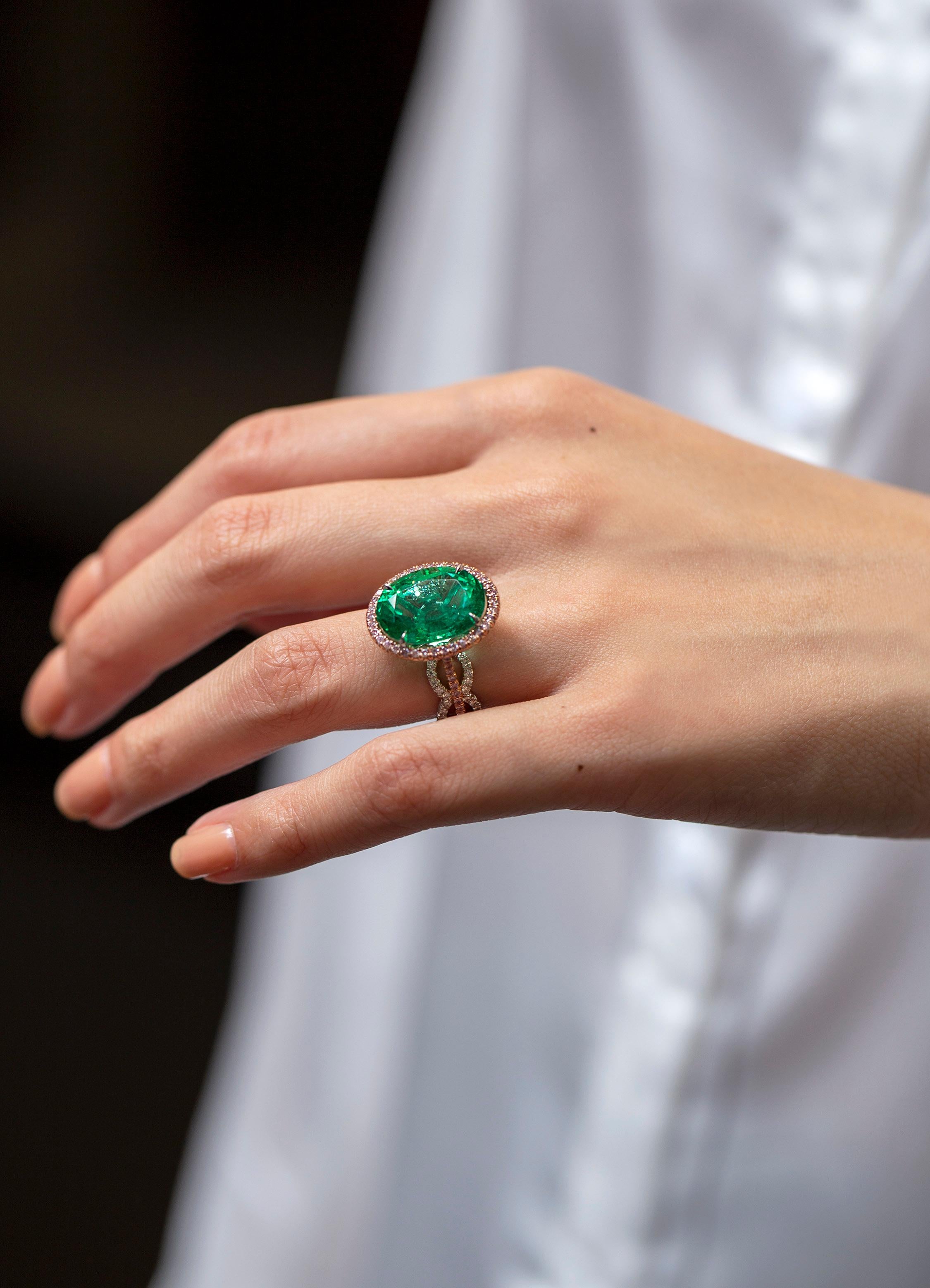 Roman Malakov 9.61 Carats Oval Cut Green Emerald Halo Cocktail Fashion Ring In New Condition For Sale In New York, NY