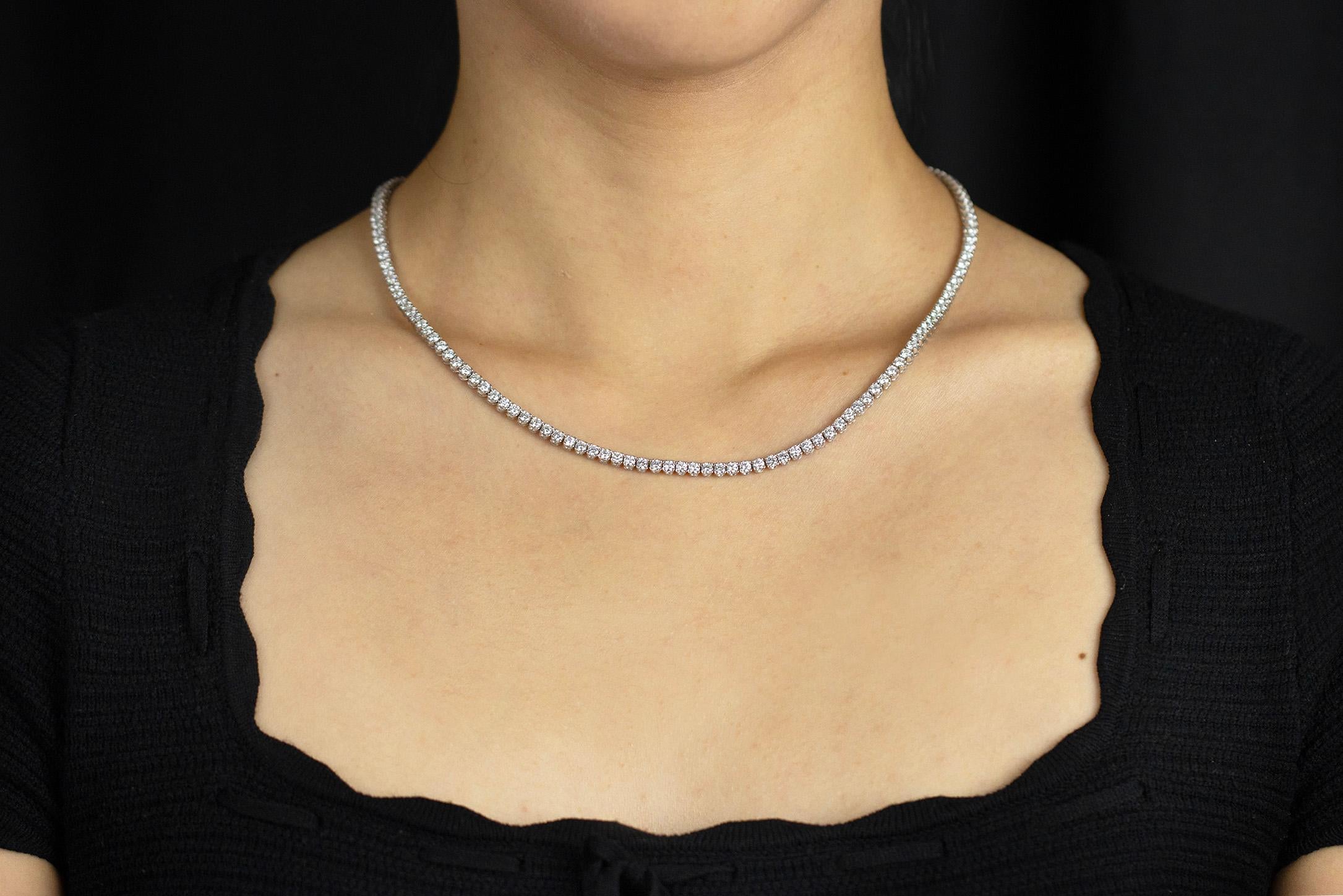 9.80 Carats Total Brilliant Round Cut Diamonds Classic Tennis Necklace In Excellent Condition For Sale In New York, NY