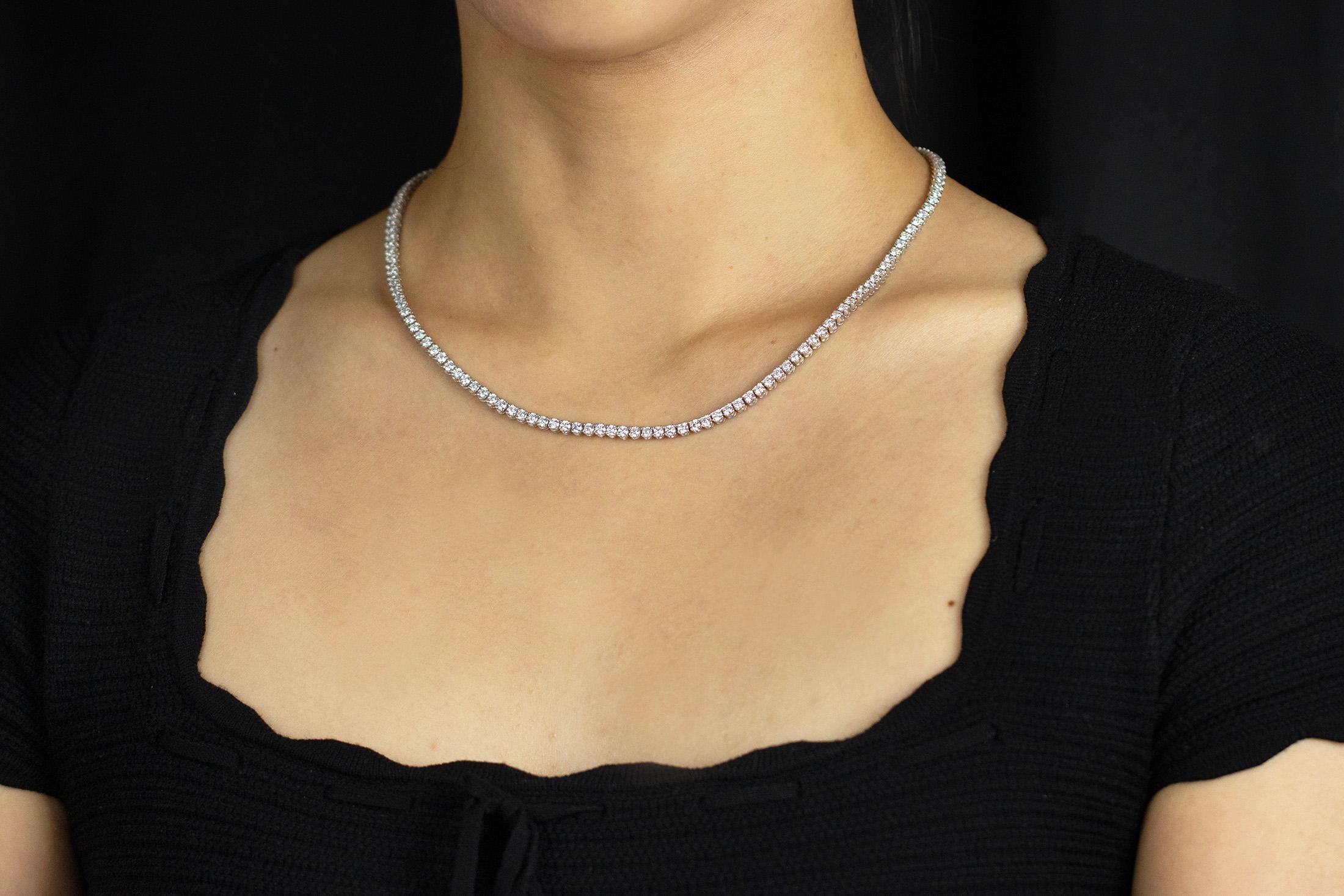 Roman Malakov 9.80 Carats Total Round Brilliant Cut Diamond Tennis Necklace In Excellent Condition For Sale In New York, NY
