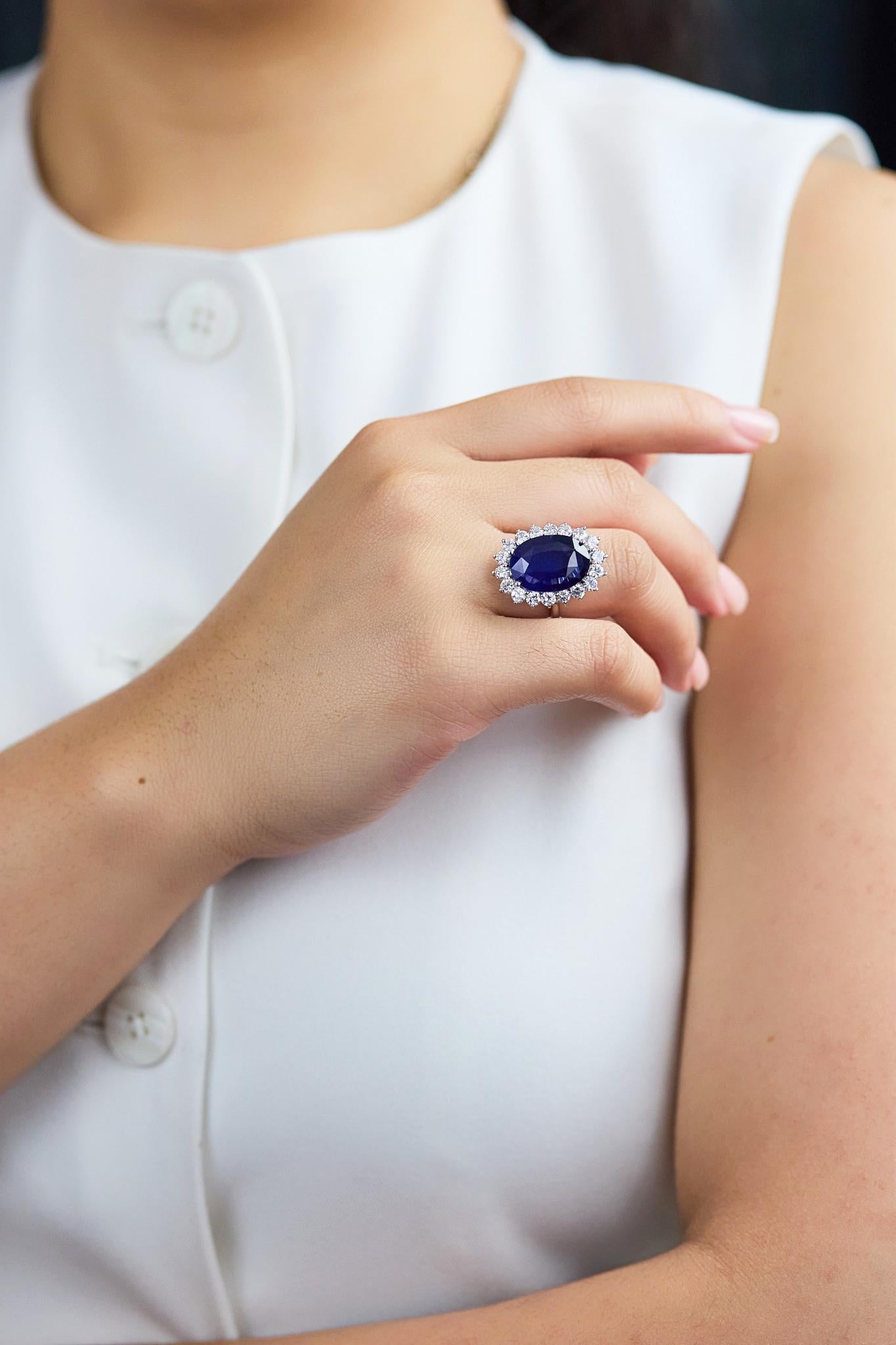 Roman Malakov 9.95 Karat Ovalschliff Blauer Saphir & Diamant Halo Cocktail-Ring Damen im Angebot