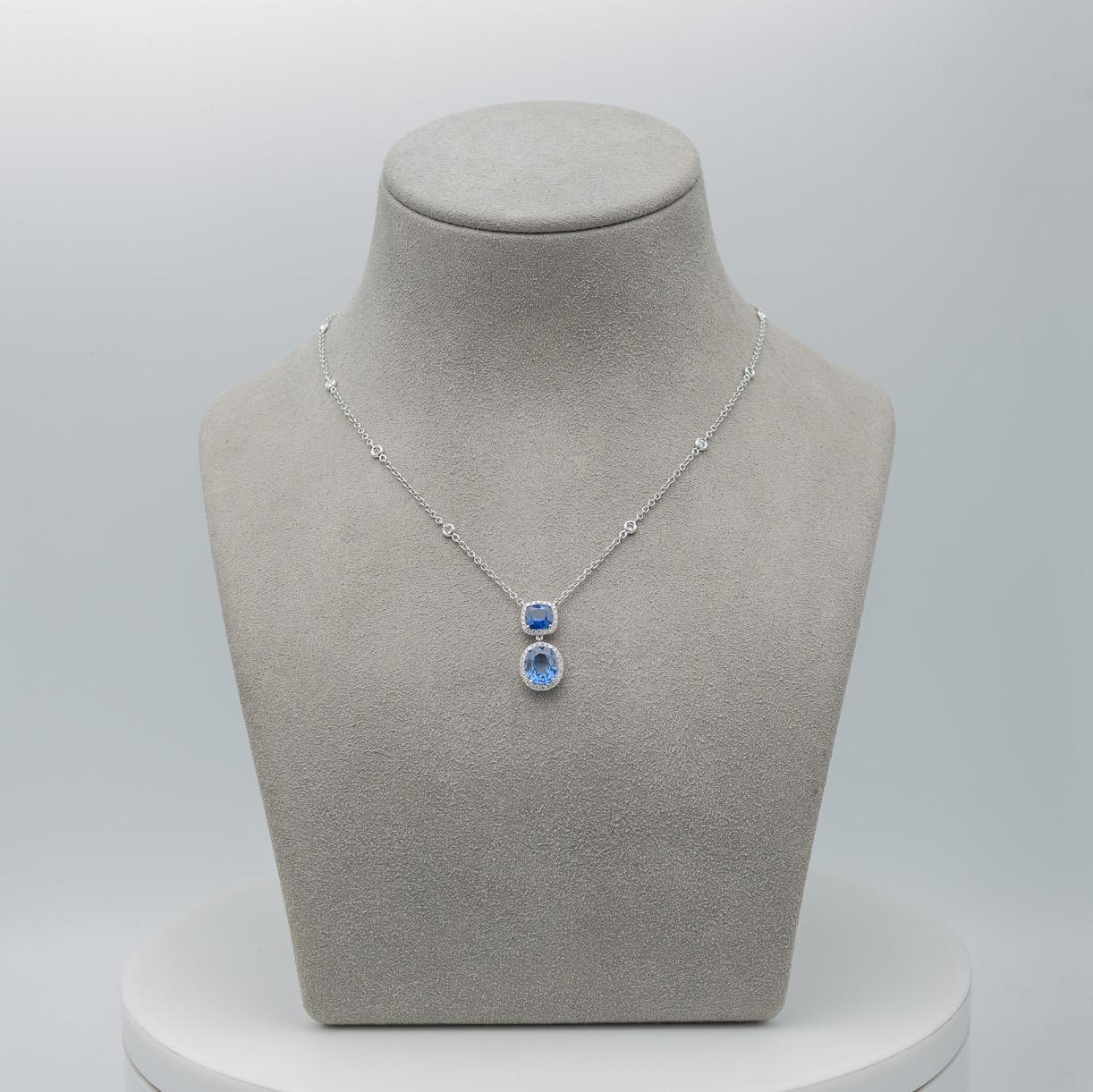 Roman Malakov 3.39 Carat Blue Sapphire with Diamond Halo Drop Pendant Necklace In New Condition For Sale In New York, NY