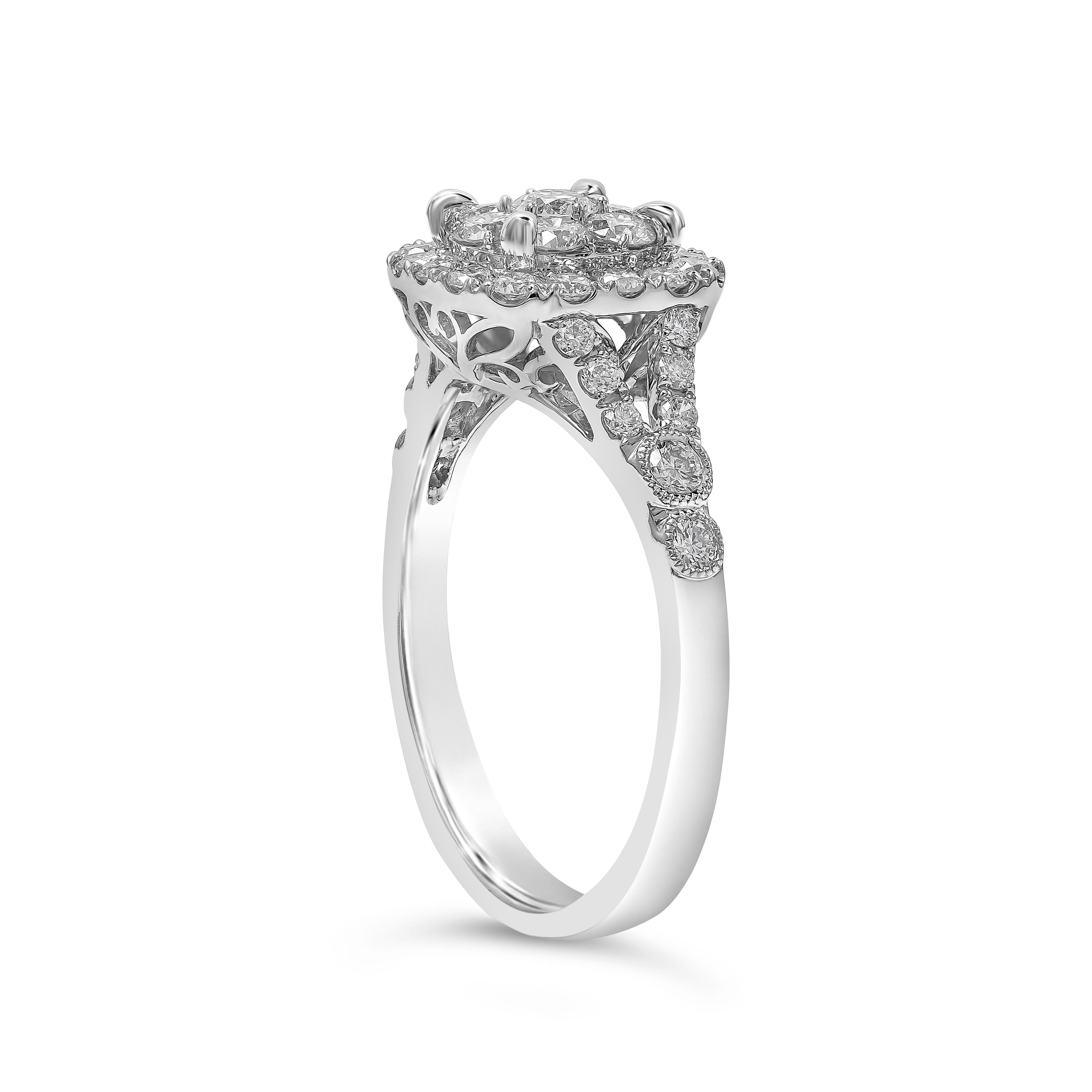 Contemporain 0.88 Carats Total Round Cluster Diamond Cushion Shape Halo Engagement Ring en vente