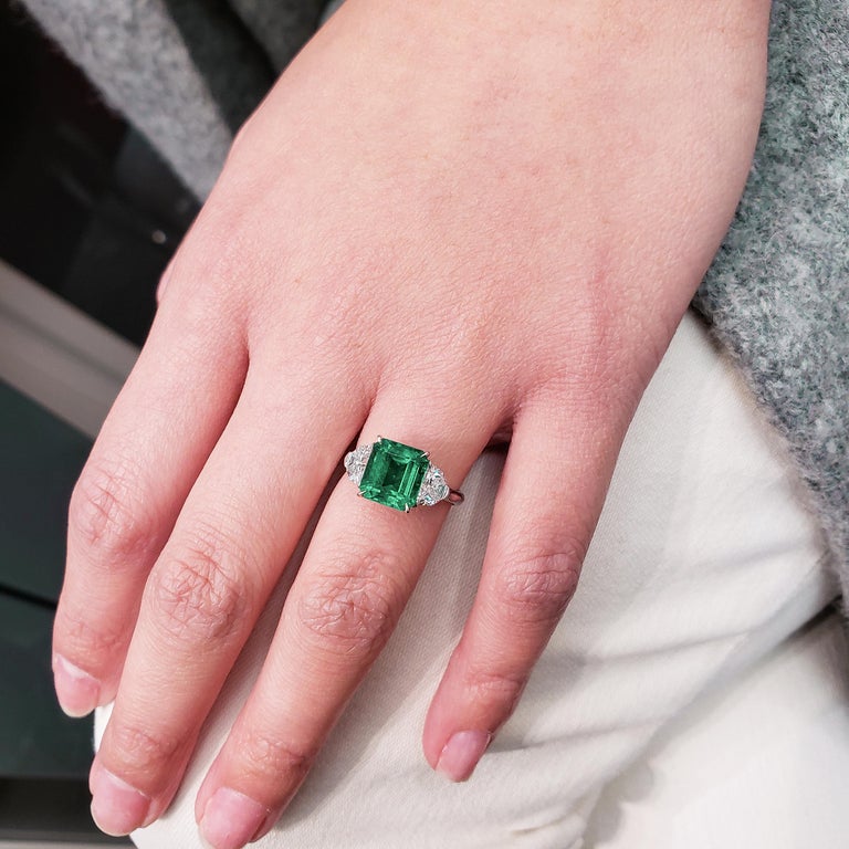 Roman Malakov, Colombian Emerald and Diamond Three-Stone Engagement Ring For Sale 1