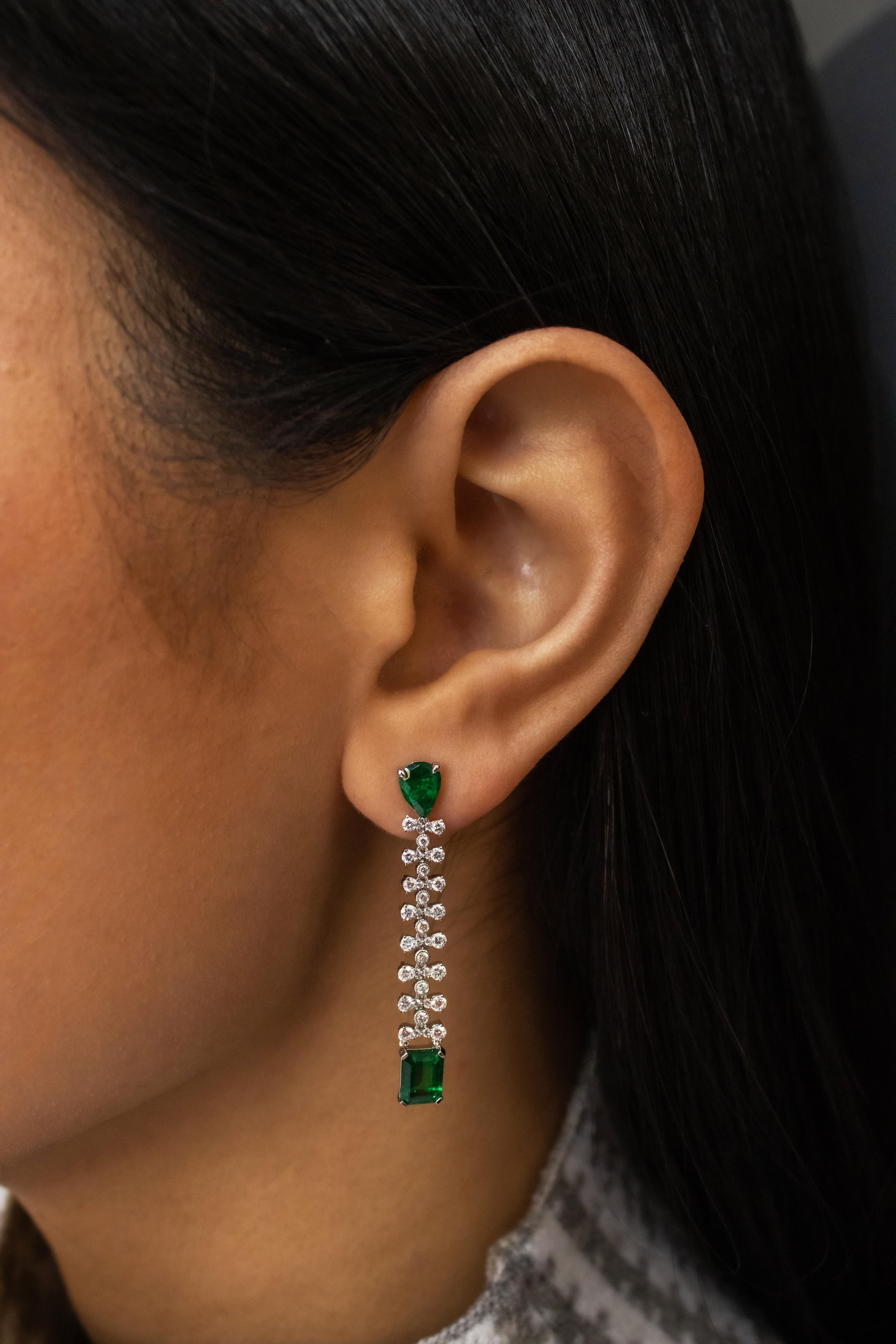 Roman Malakov, Emerald and Diamond Dangle Earrings In New Condition In New York, NY