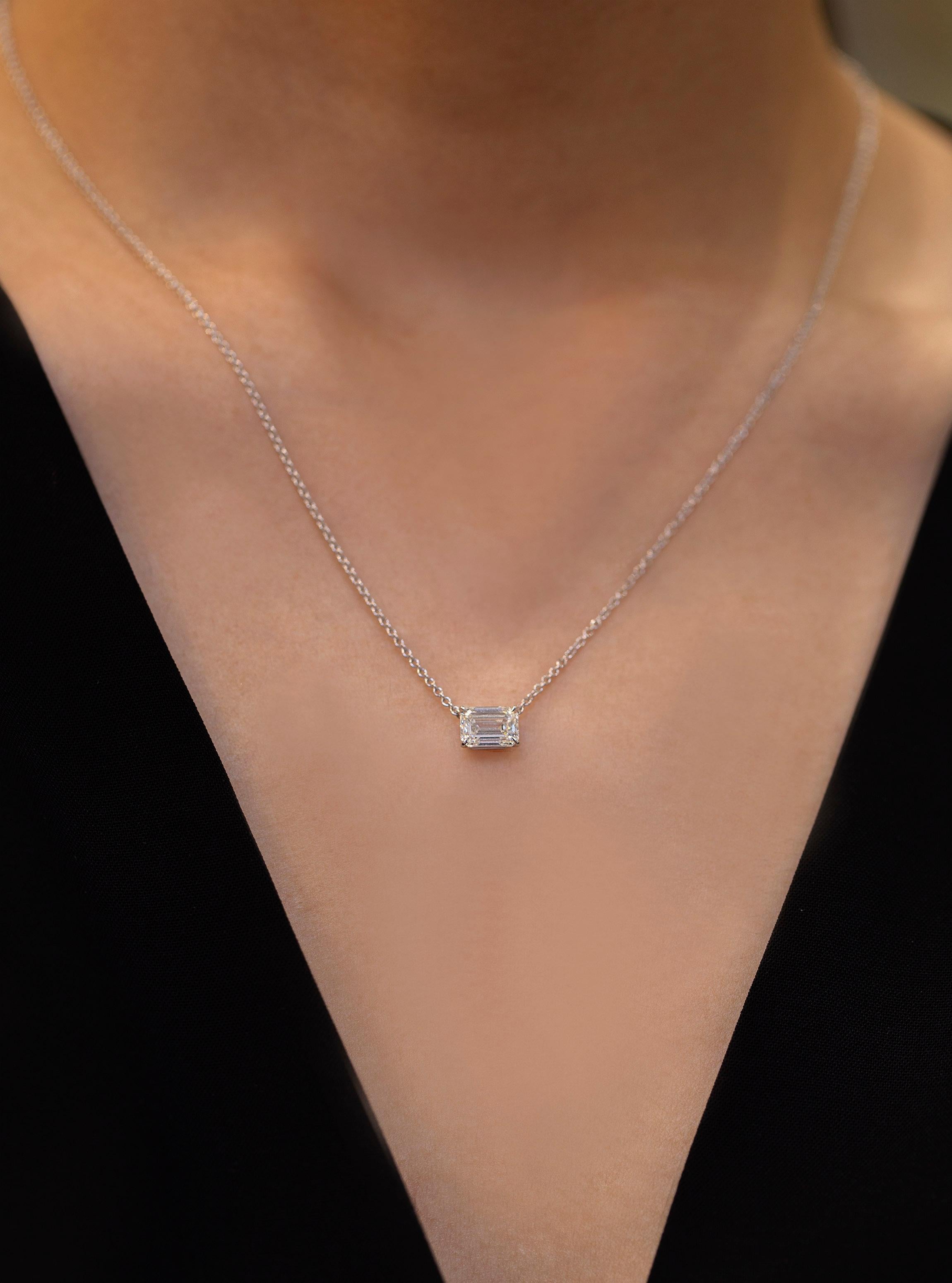 Contemporain Collier à pendentif solitaire en diamants taille émeraude de 1,50 carat certifiés GIA  en vente