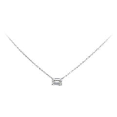 Collier à pendentif solitaire en diamants taille émeraude de 1,50 carat certifiés GIA 