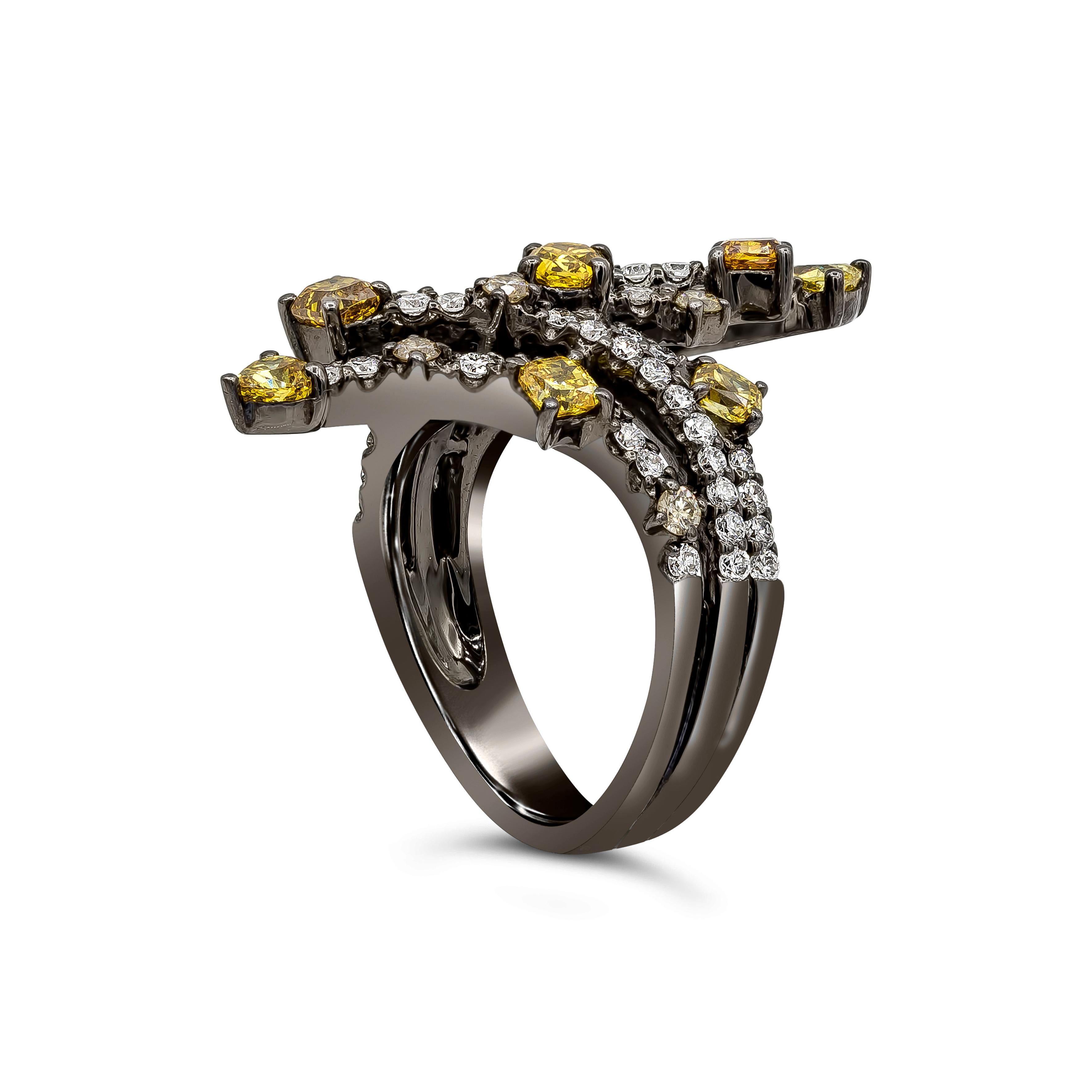 Un anello alla moda elegante e bellissimo, che sfoggia diamanti bianchi e di colore misto per un peso totale di 2,33 carati, incastonati su una fascia dal design intricato. Realizzato con una montatura in oro nero rodiato a 18 carati. Taglia 6,5 US,