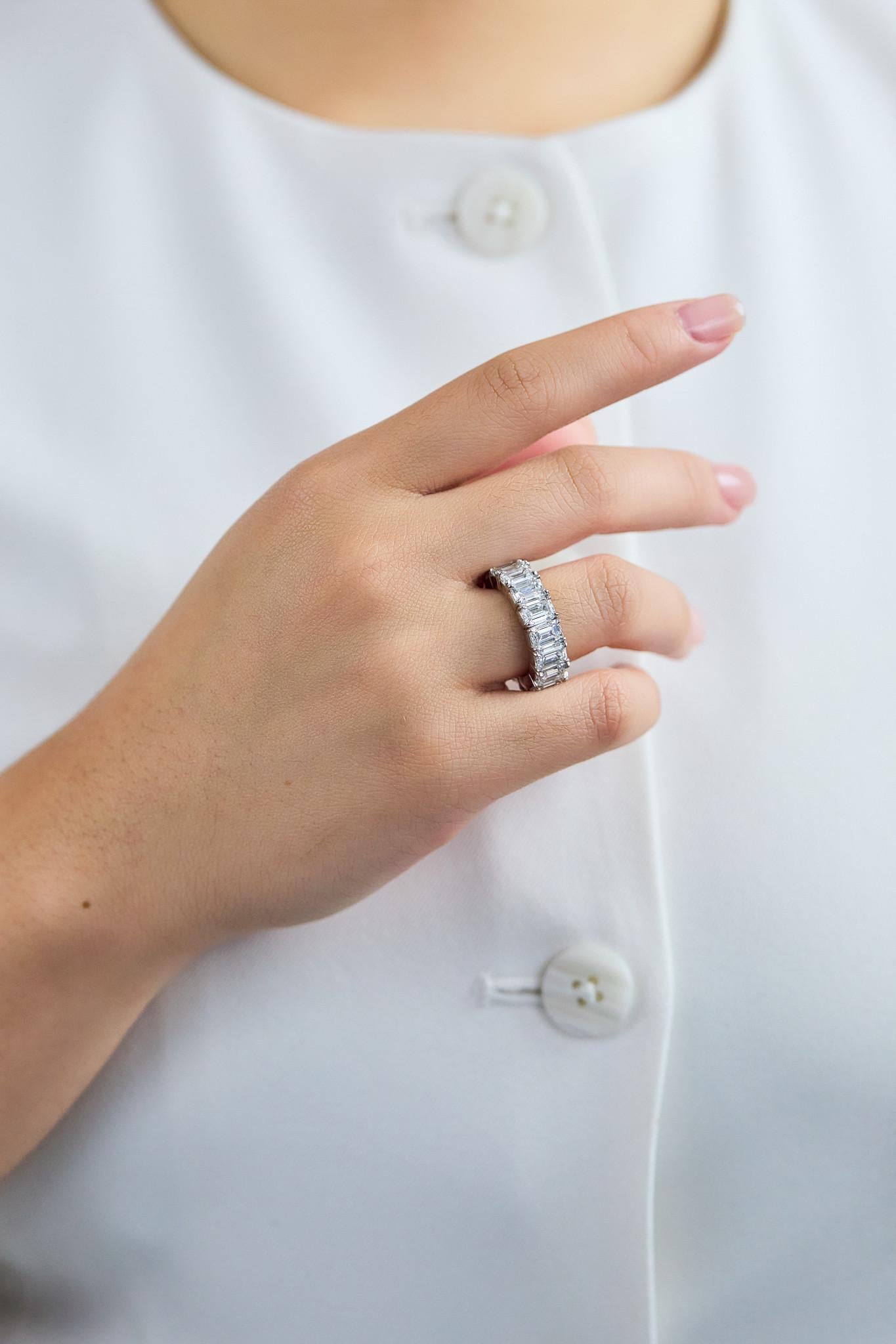 GIA 13,03 carati di diamante taglio smeraldo Anello a eternità espandibile in vendita 1