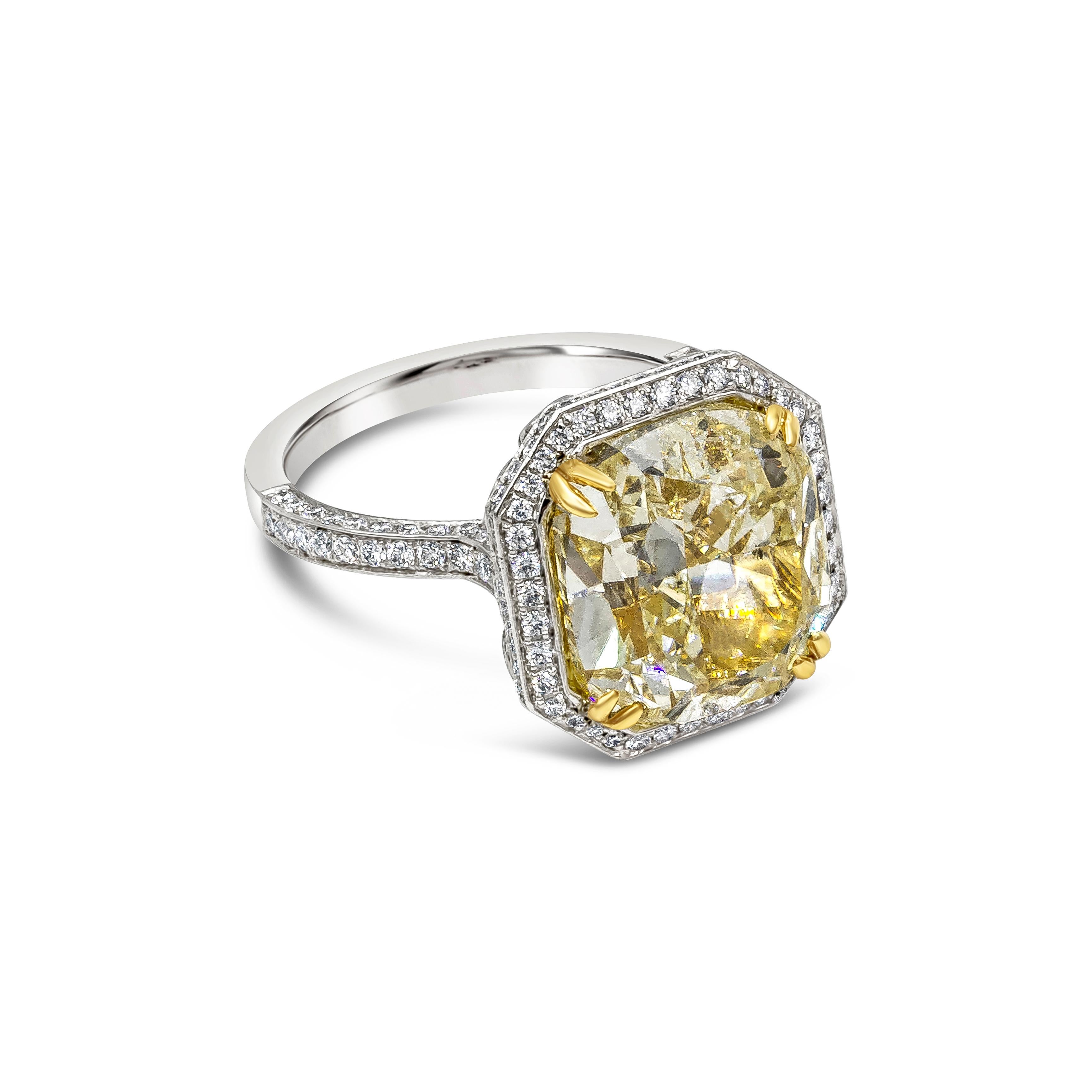 Contemporain Bague de fiançailles Halo en diamant jaune fantaisie certifié GIA de 7,64 carats à taille coussin en vente